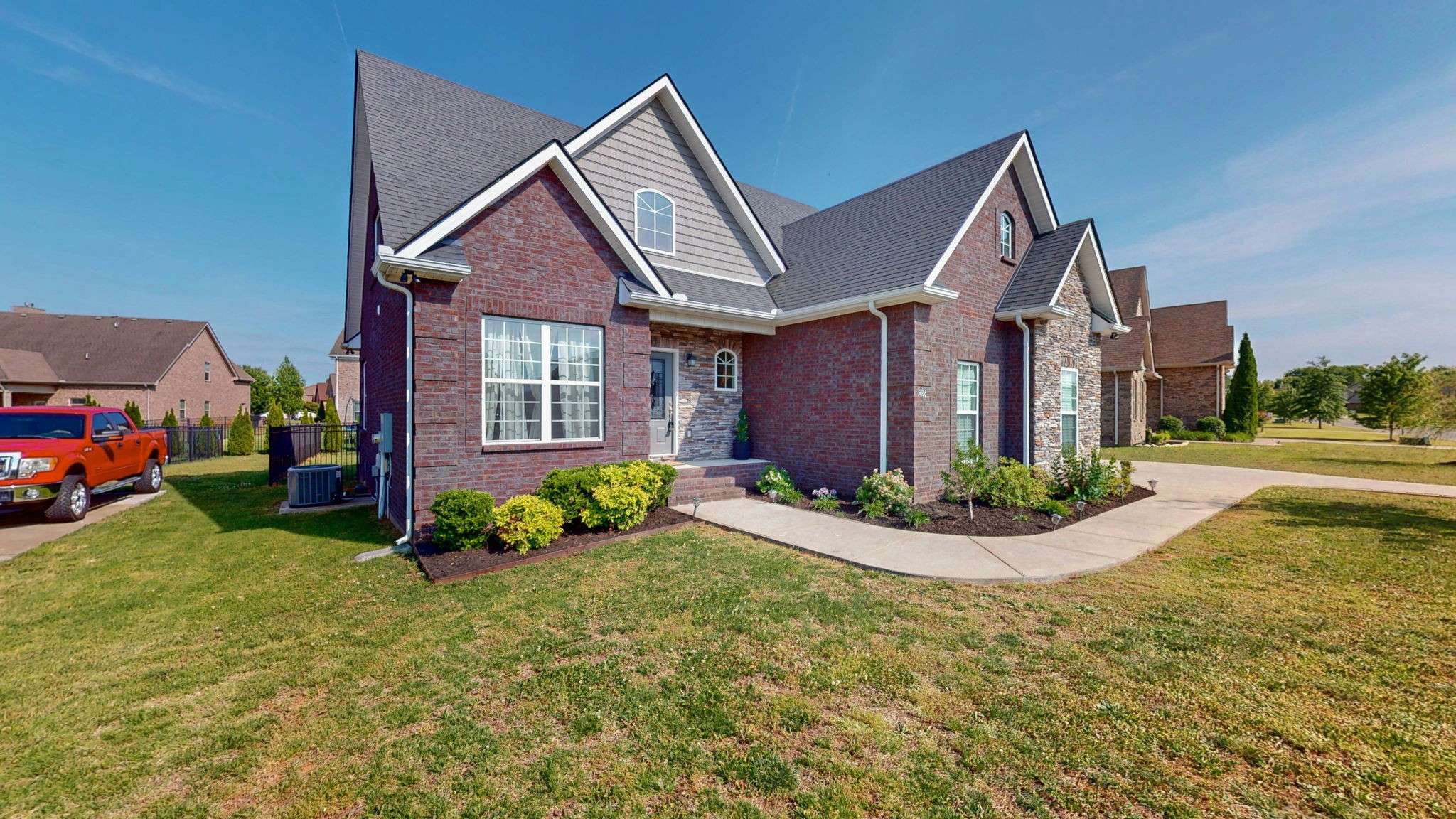 5016 Lady Thatcher Dr, Murfreesboro, TN 37129