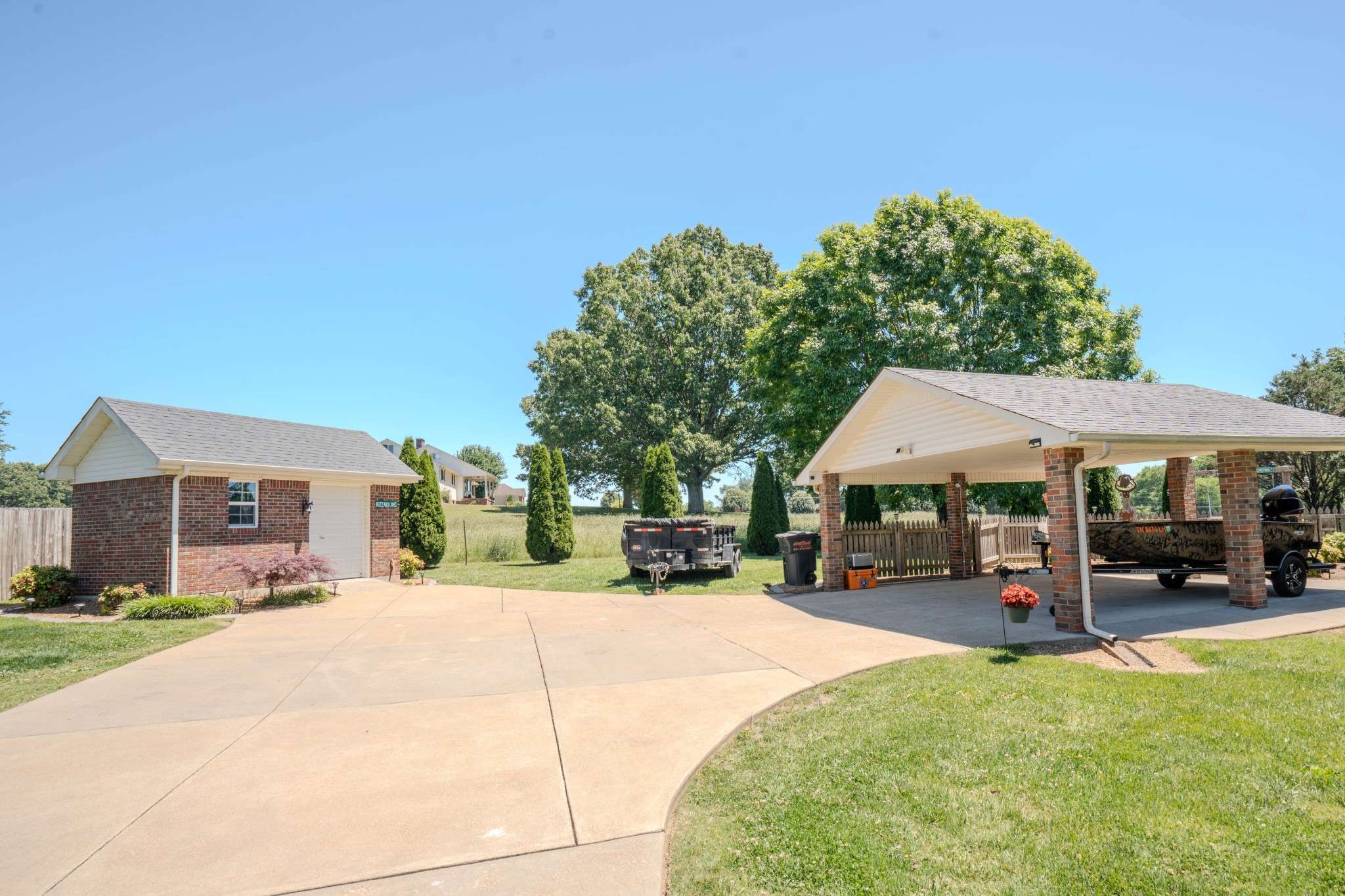 6 Hawthorne Dr, Lawrenceburg, TN 38464