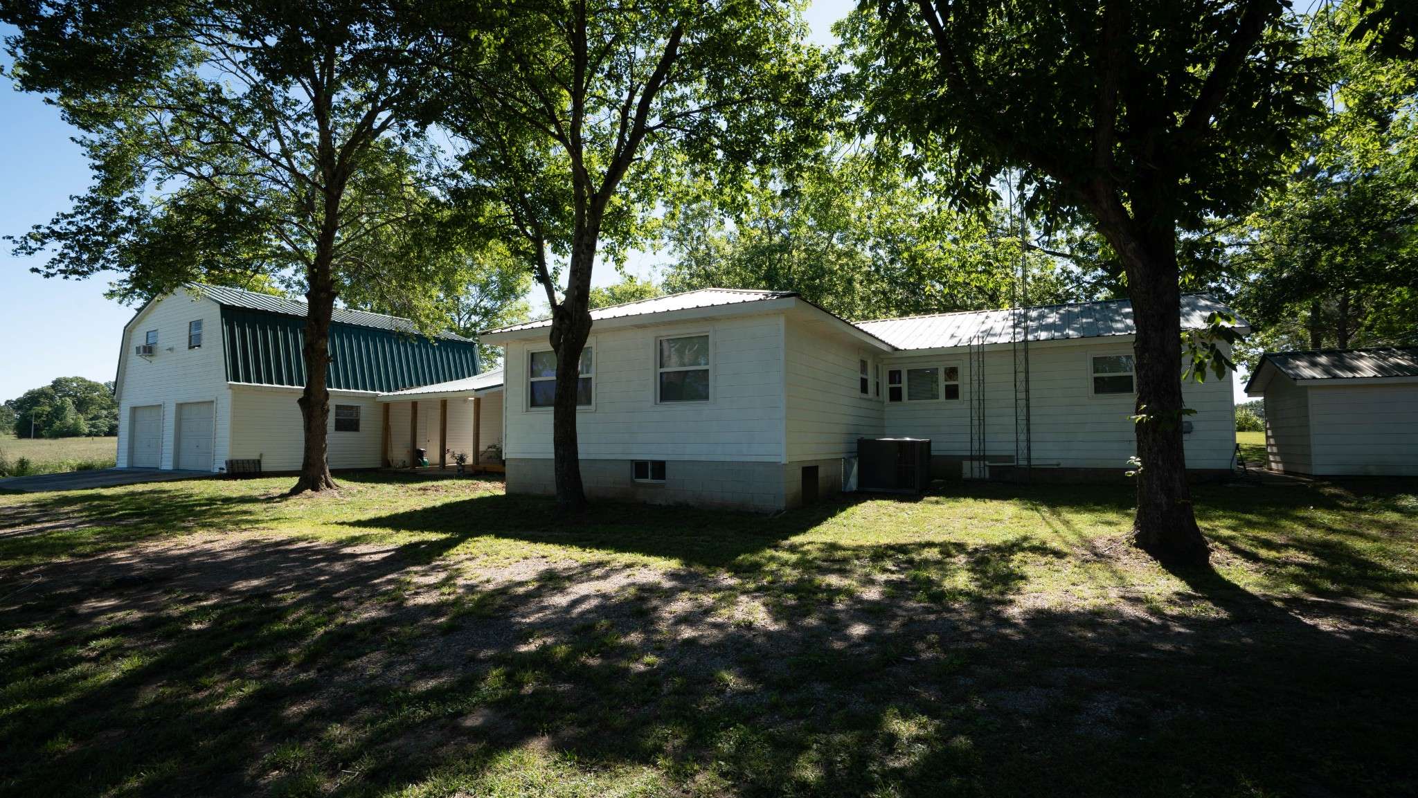 5780 Berry Rd, Cypress Inn, TN 38452
