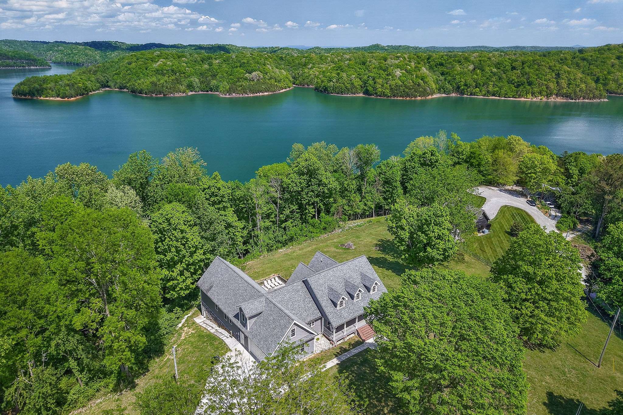 487 Cedar Hill Rd, Celina, TN 38551