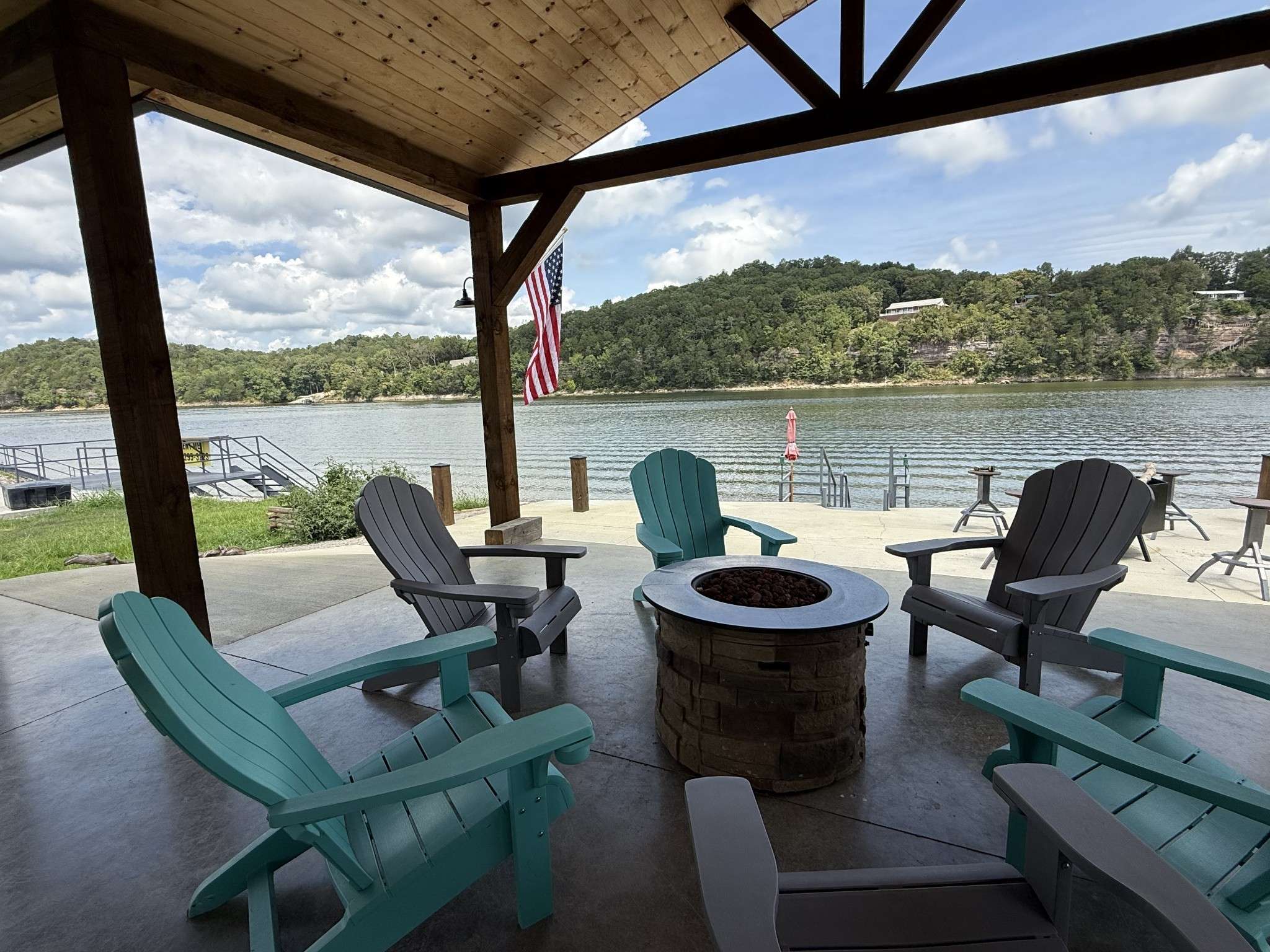 188 S River Front Dr, Clifton, TN 38425