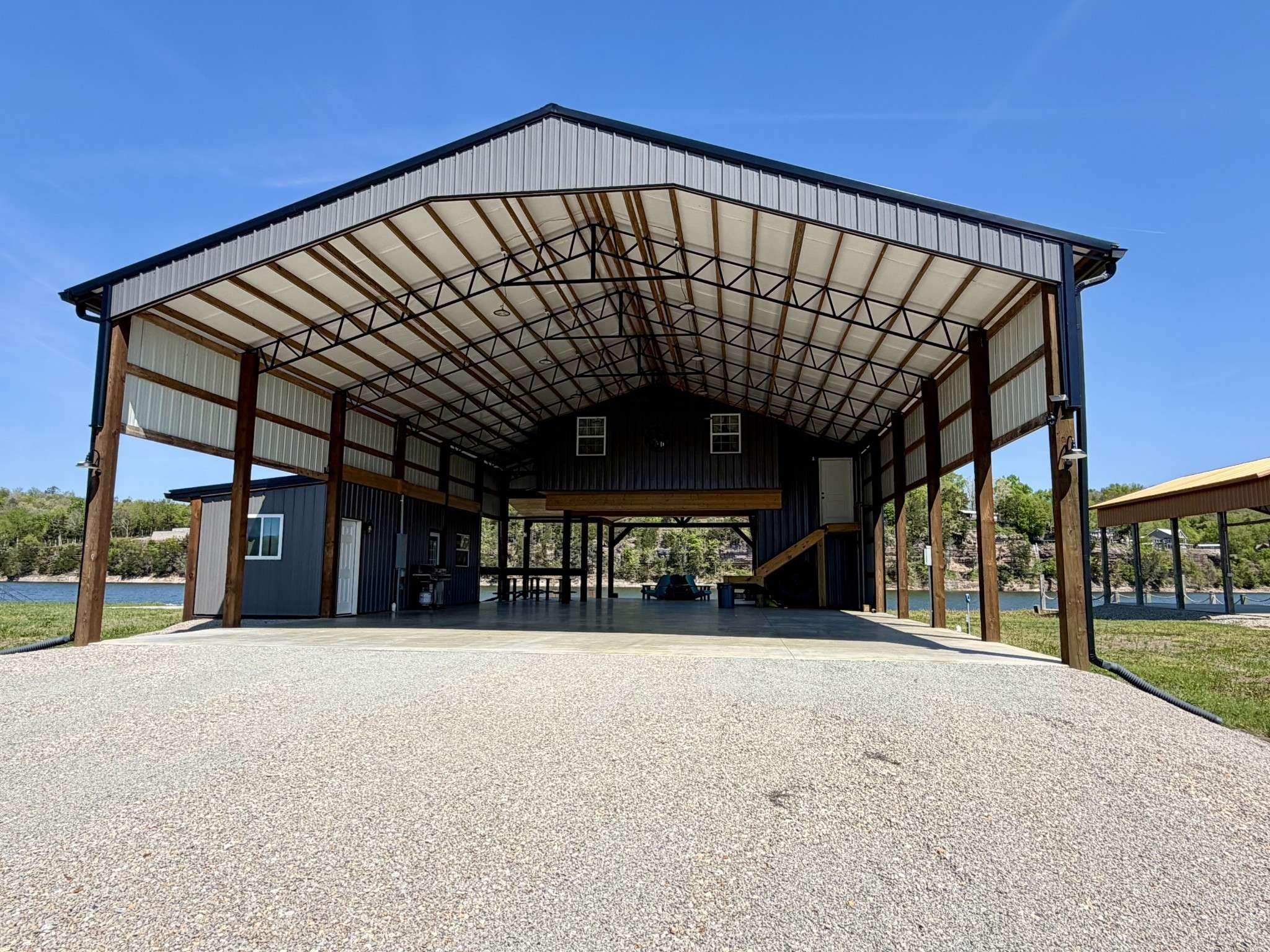 188 S River Front Dr, Clifton, TN 38425