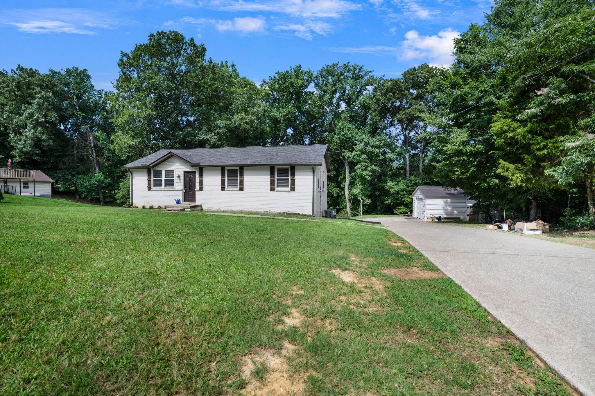 412 Hilltop Dr, Clarksville, TN 37040