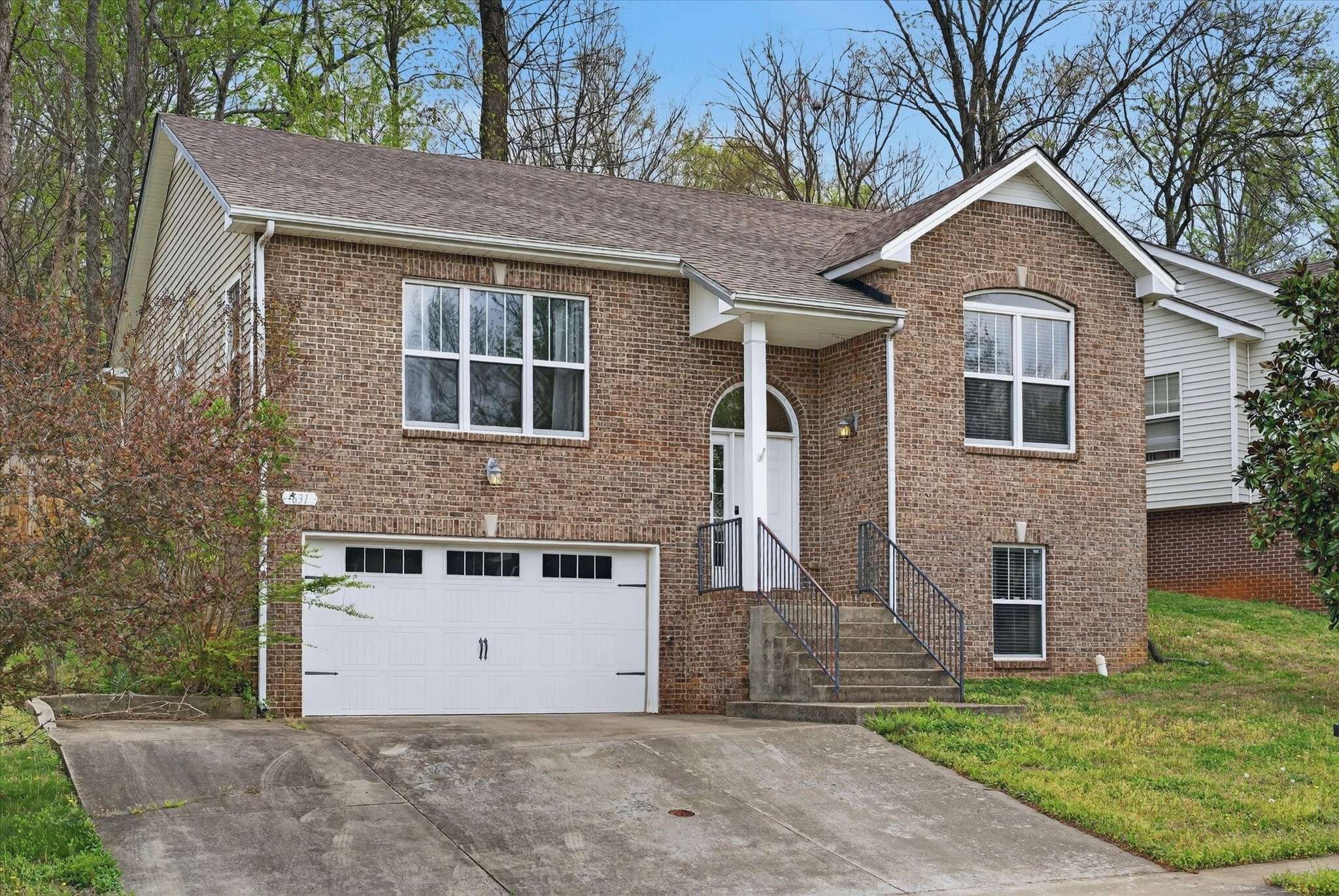 631 Hidden Valley Dr, Clarksville, TN 37040