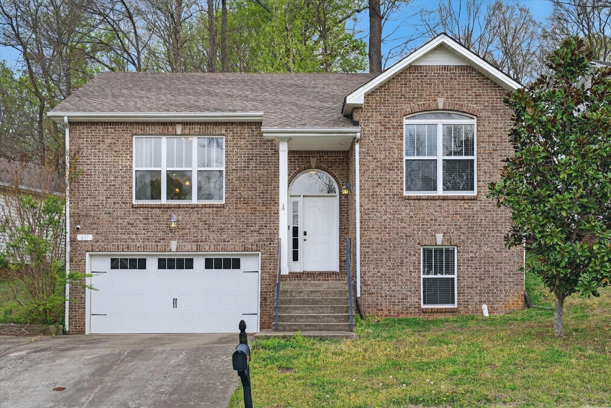 631 Hidden Valley Dr, Clarksville, TN 37040