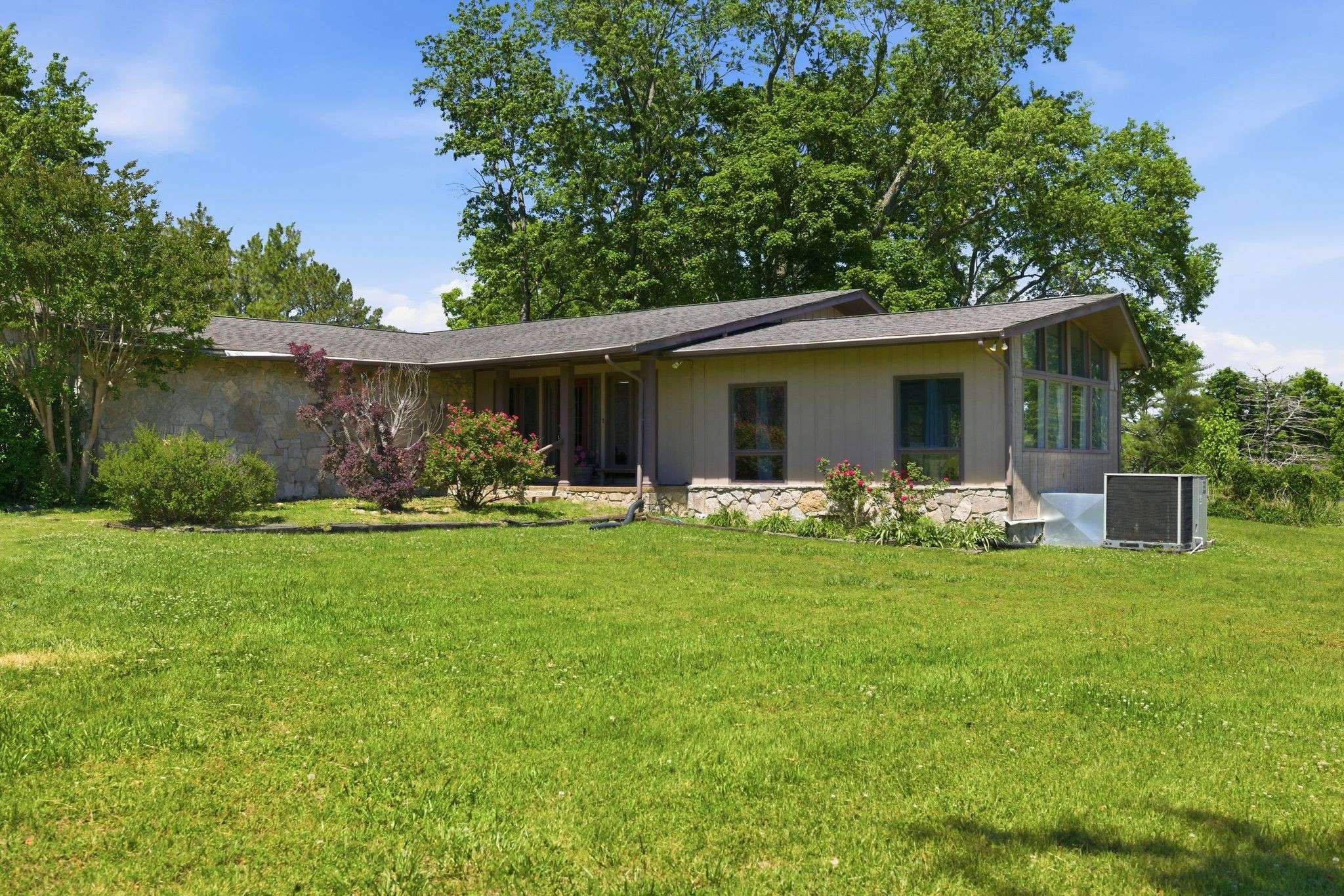 1020 Bunker Hill Dr, Arrington, TN 37014