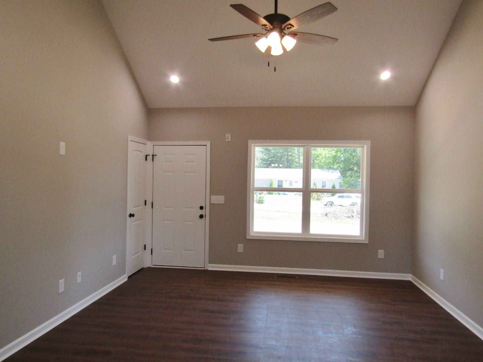 470 Crescent Factory Rd, Lawrenceburg, TN 38464