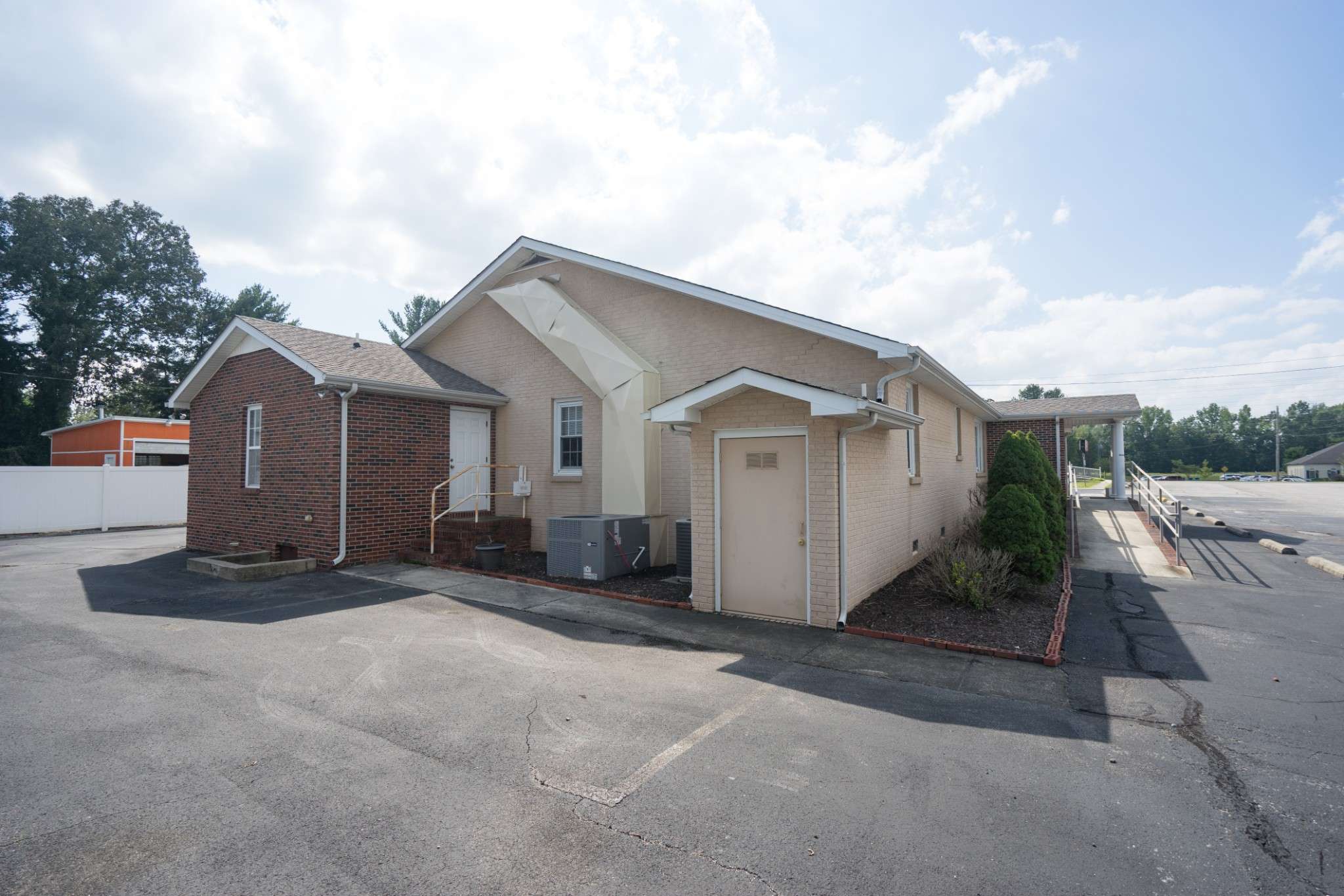 1400 Willow Dr, Manchester, TN 37355