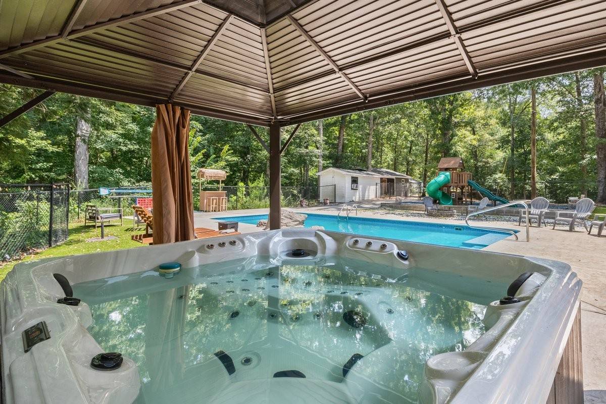 1975 Kelly Rd, Holladay, TN 38341