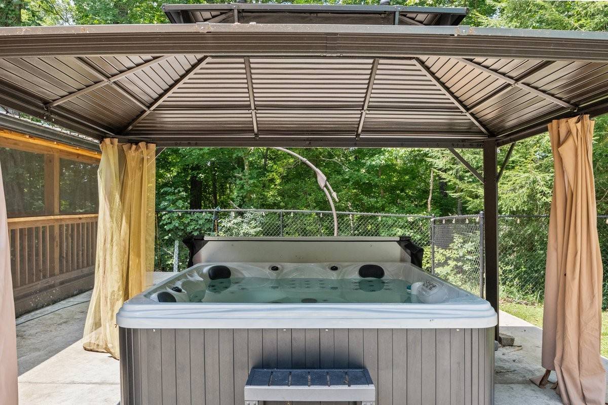 1975 Kelly Rd, Holladay, TN 38341