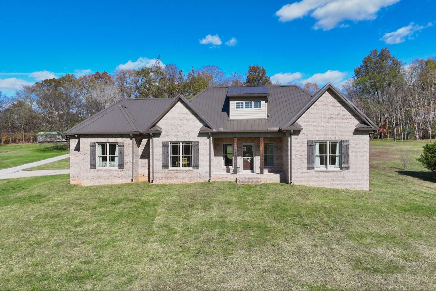 2189 Double Branch Rd, Columbia, TN 38401