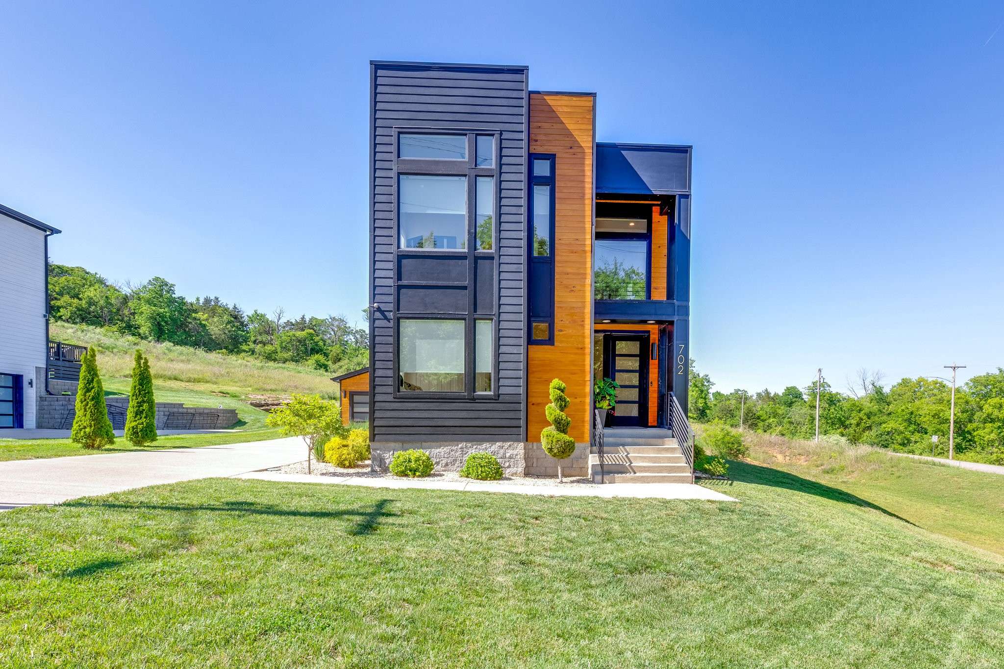 702 W 4th St, Columbia, TN 38401
