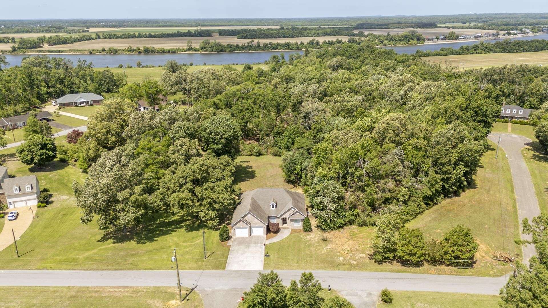 670 BOWEN DR, Savannah, TN 38372