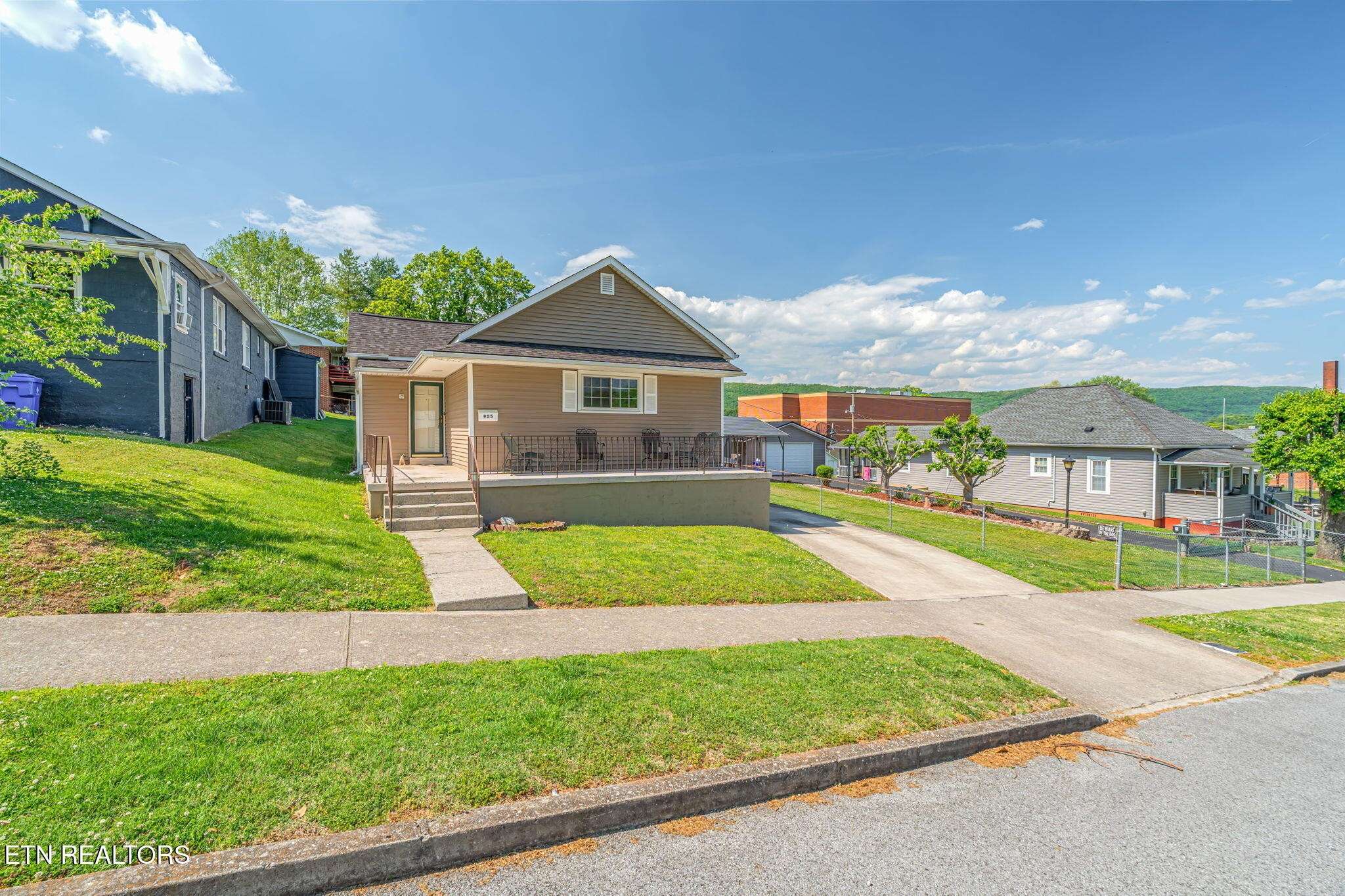 905 Cumberland St, Harriman, TN 37748