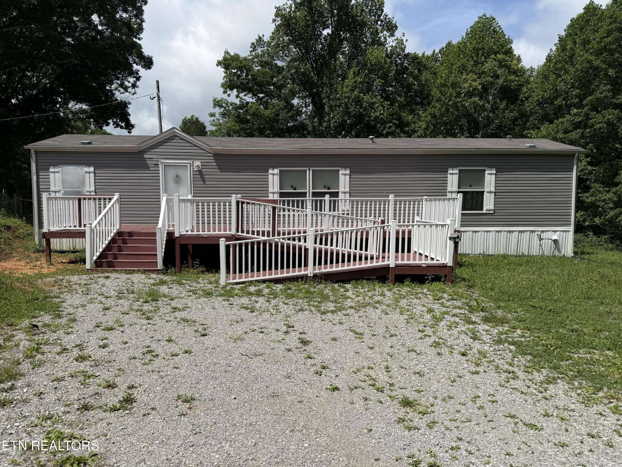 1366 Pearl Hinds Rd, Jamestown, TN 38556