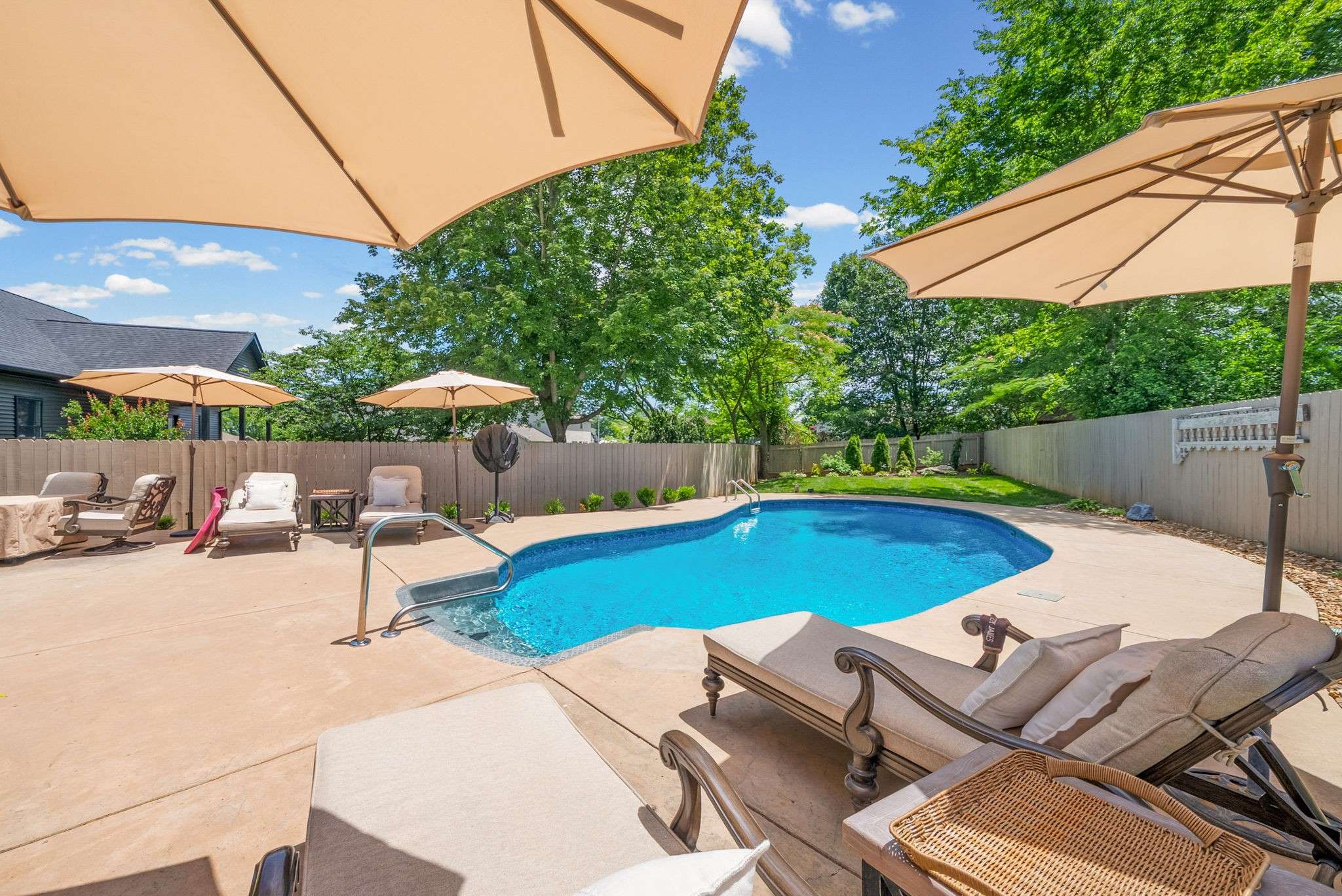 1215 Bark Ridge Cir, Hopkinsville, KY 42240