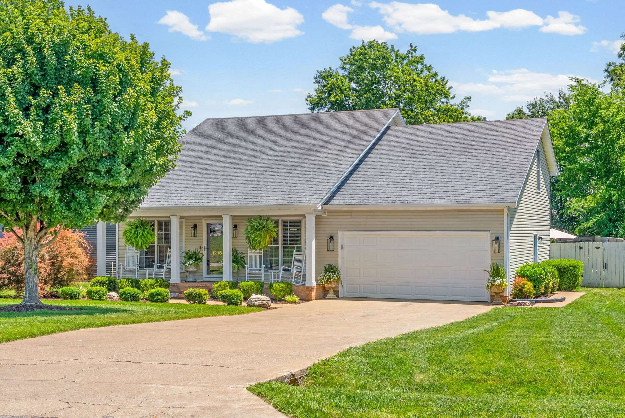 1215 Bark Ridge Cir, Hopkinsville, KY 42240