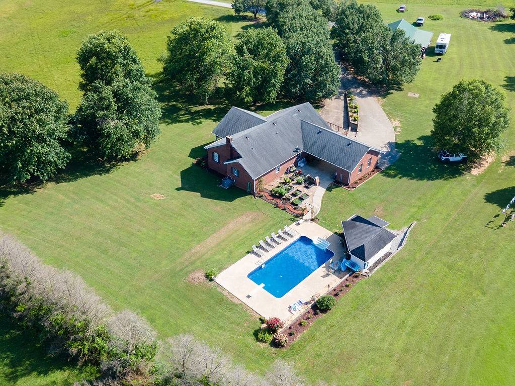187 N Old Military Rd, Summertown, TN 38483