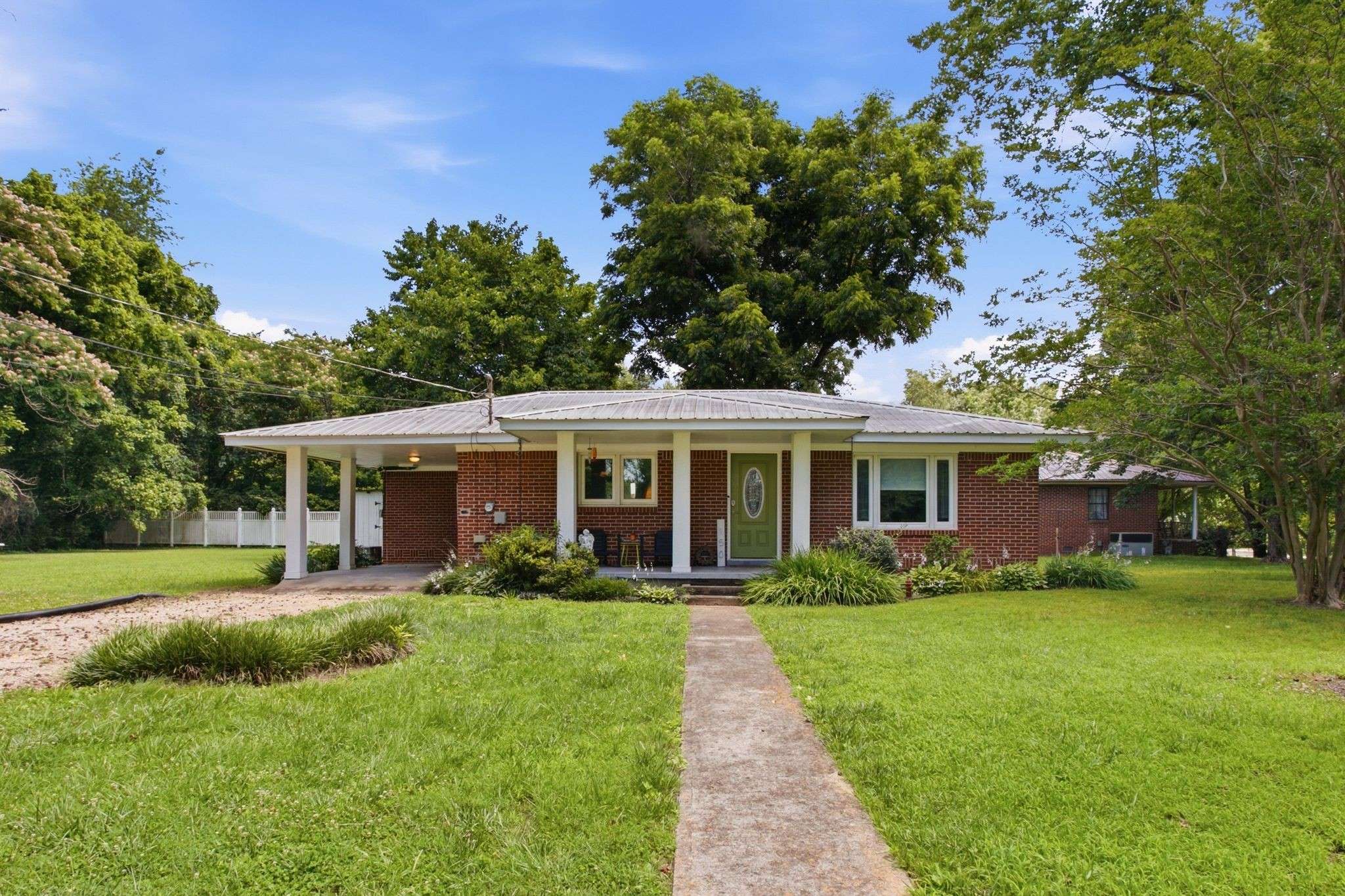 150 Toms Creek Rd, Linden, TN 37096