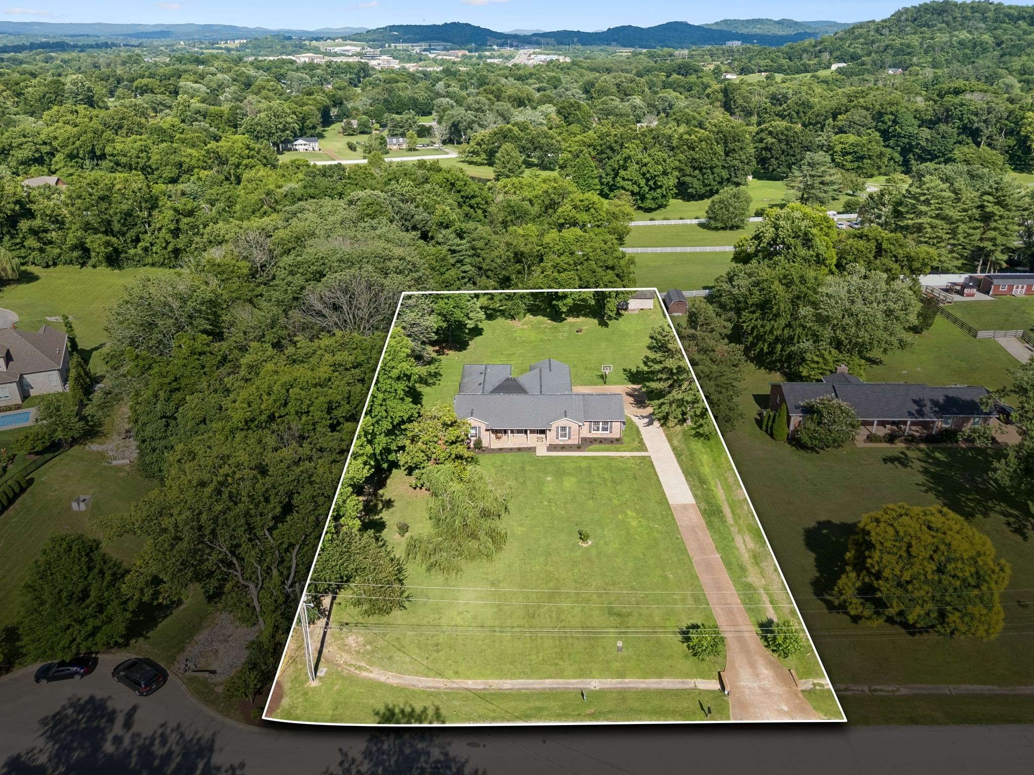 106 Azalea Ln, Franklin, TN 37064