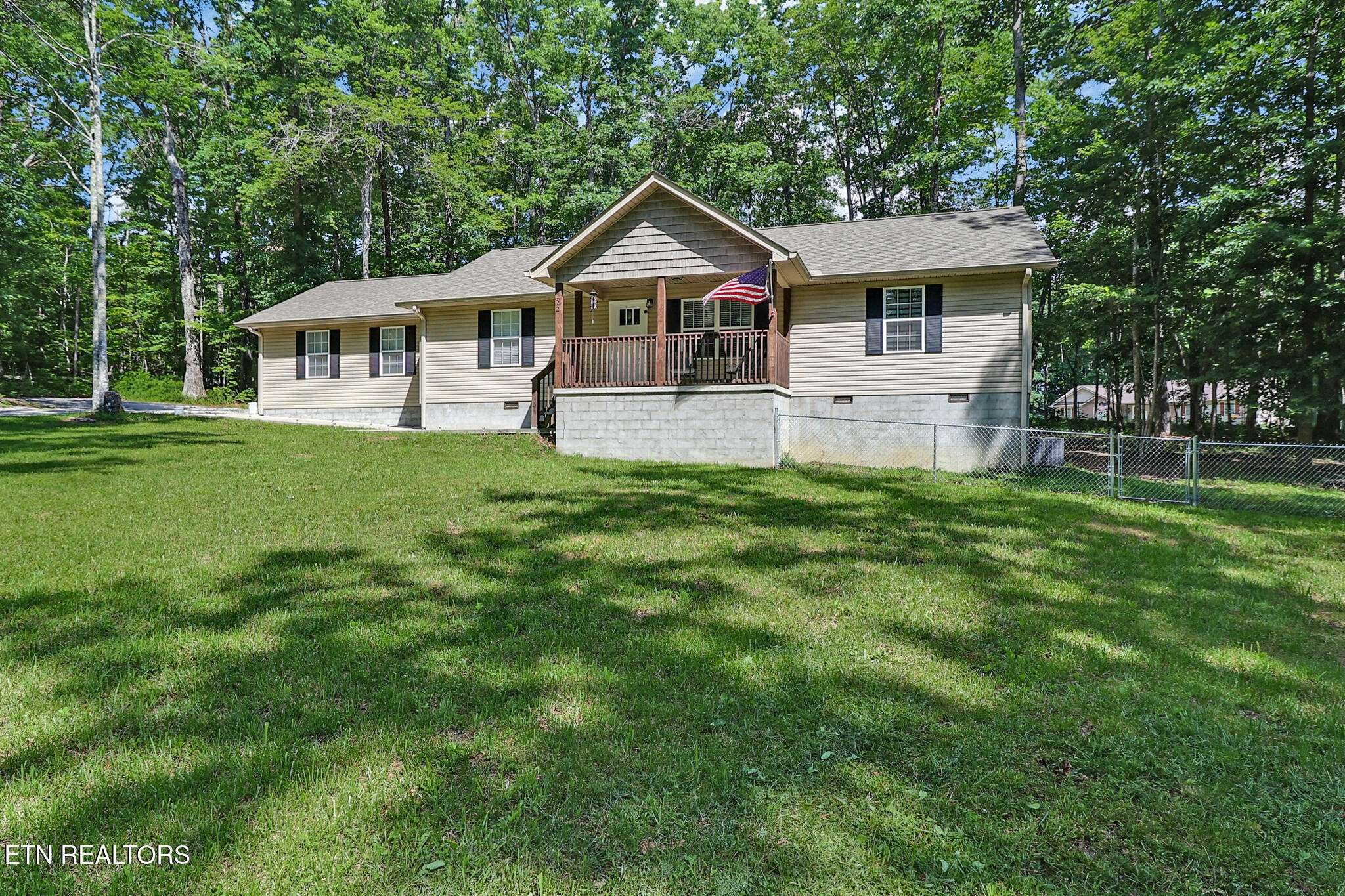 122 Jay Loop, Jamestown, TN 38556