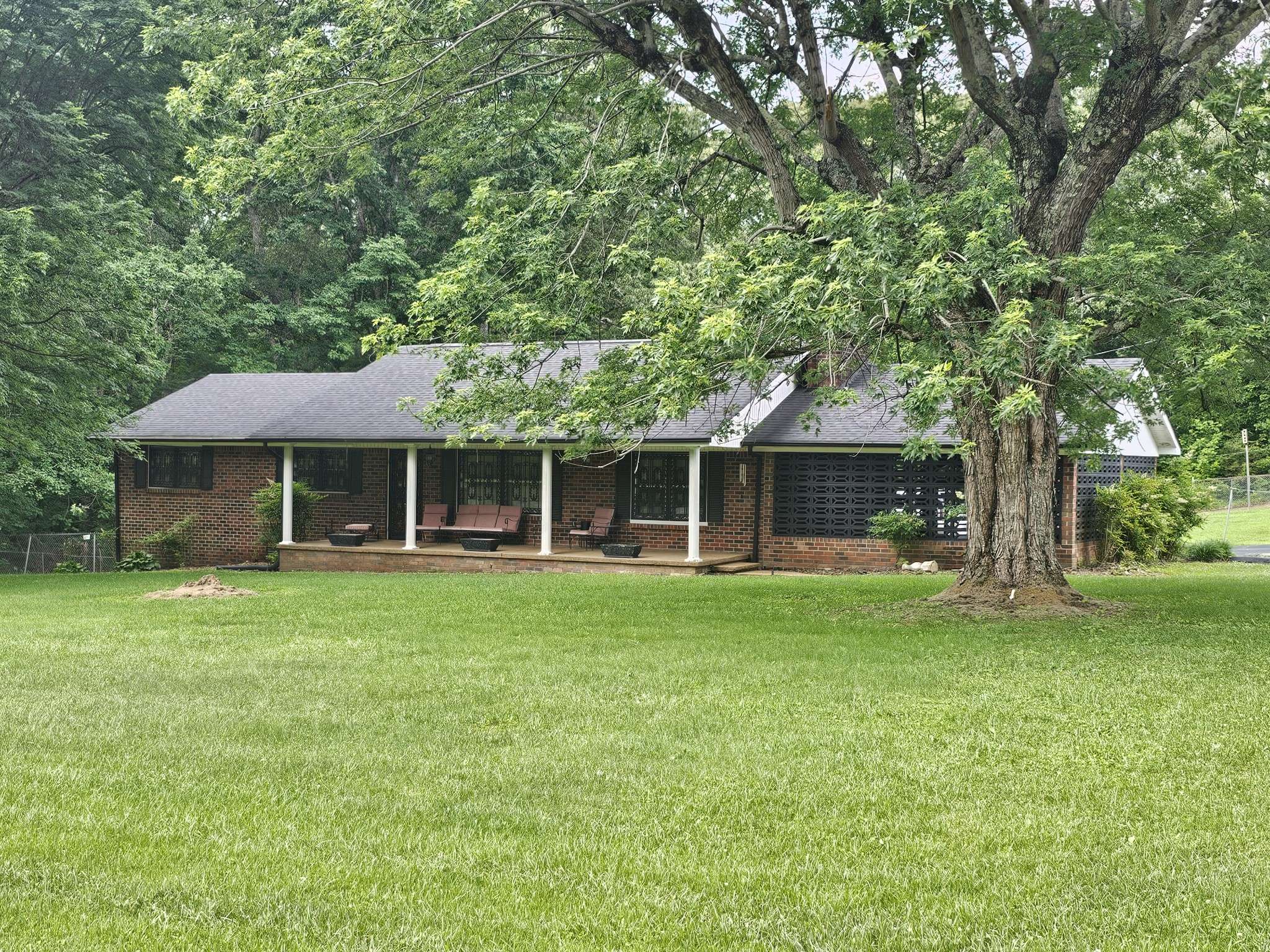 450 Main St, Palmer, TN 37365