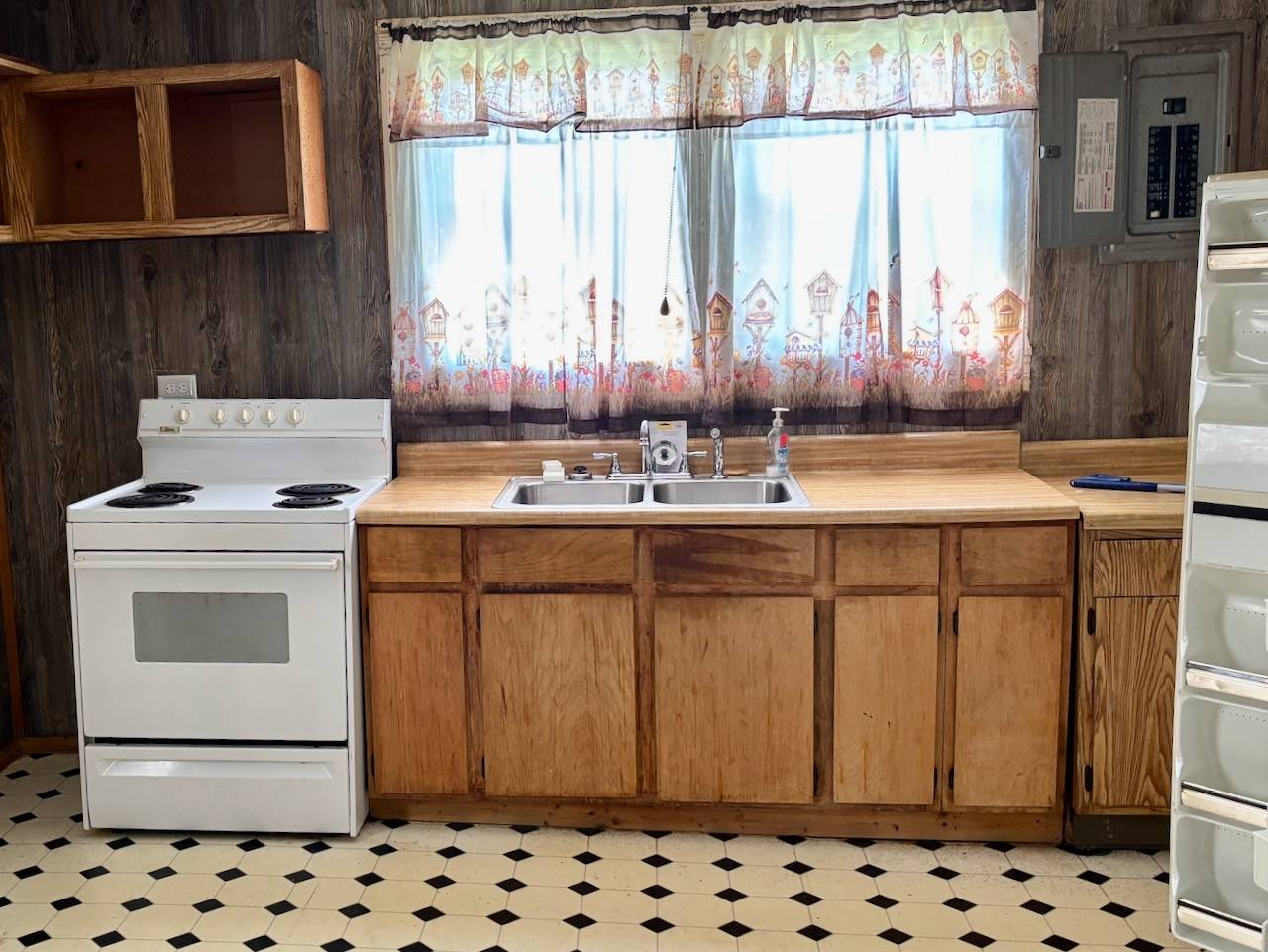 301 Edgewood St, Lafayette, TN 37083