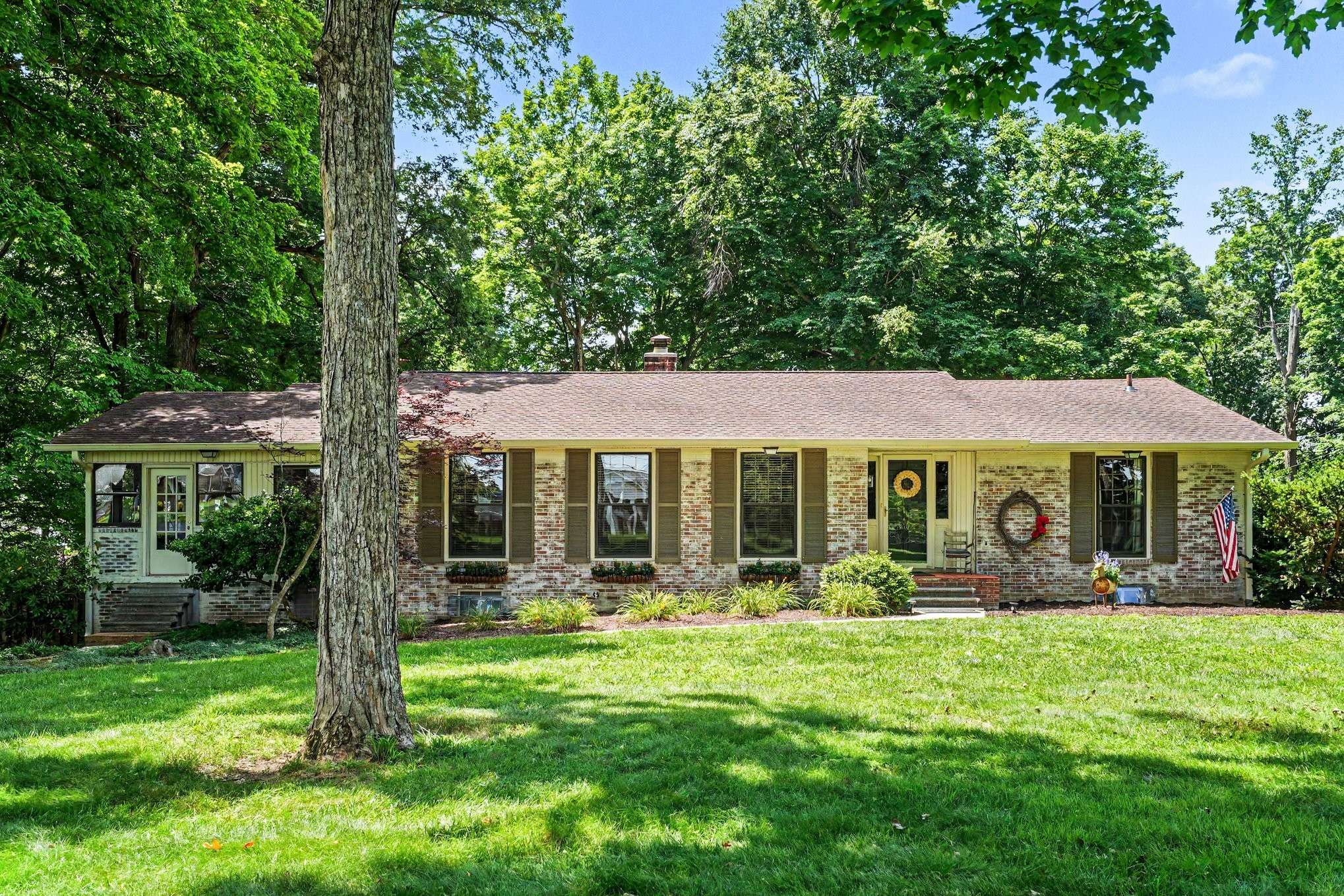 1296 Lawrence Ln, Springfield, TN 37172
