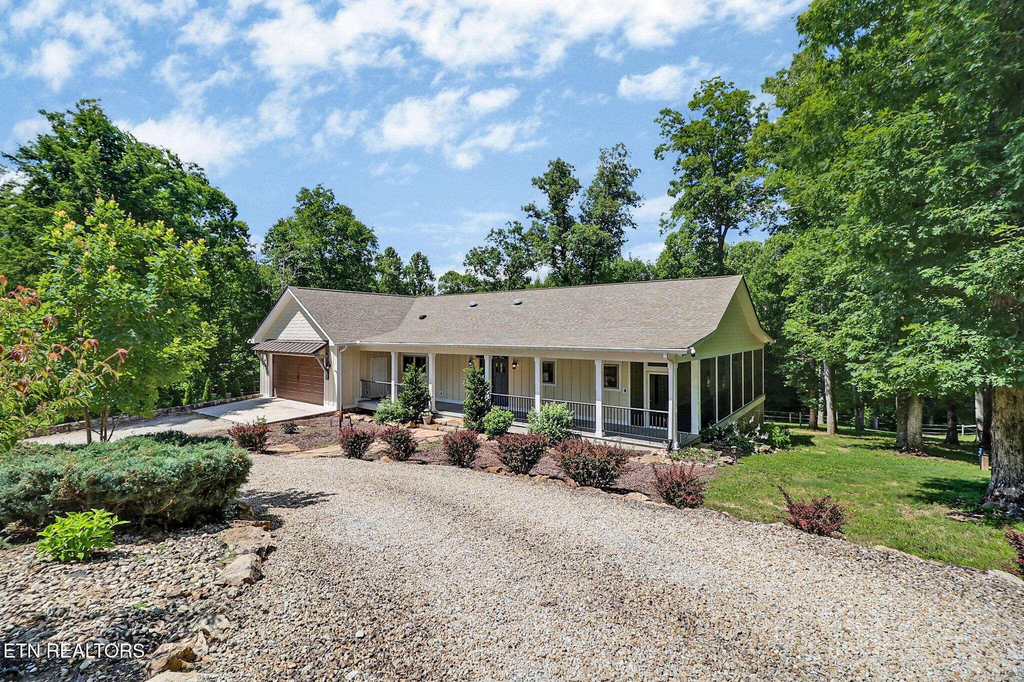 292 Crouch Branch Lane, Allardt, TN 38504