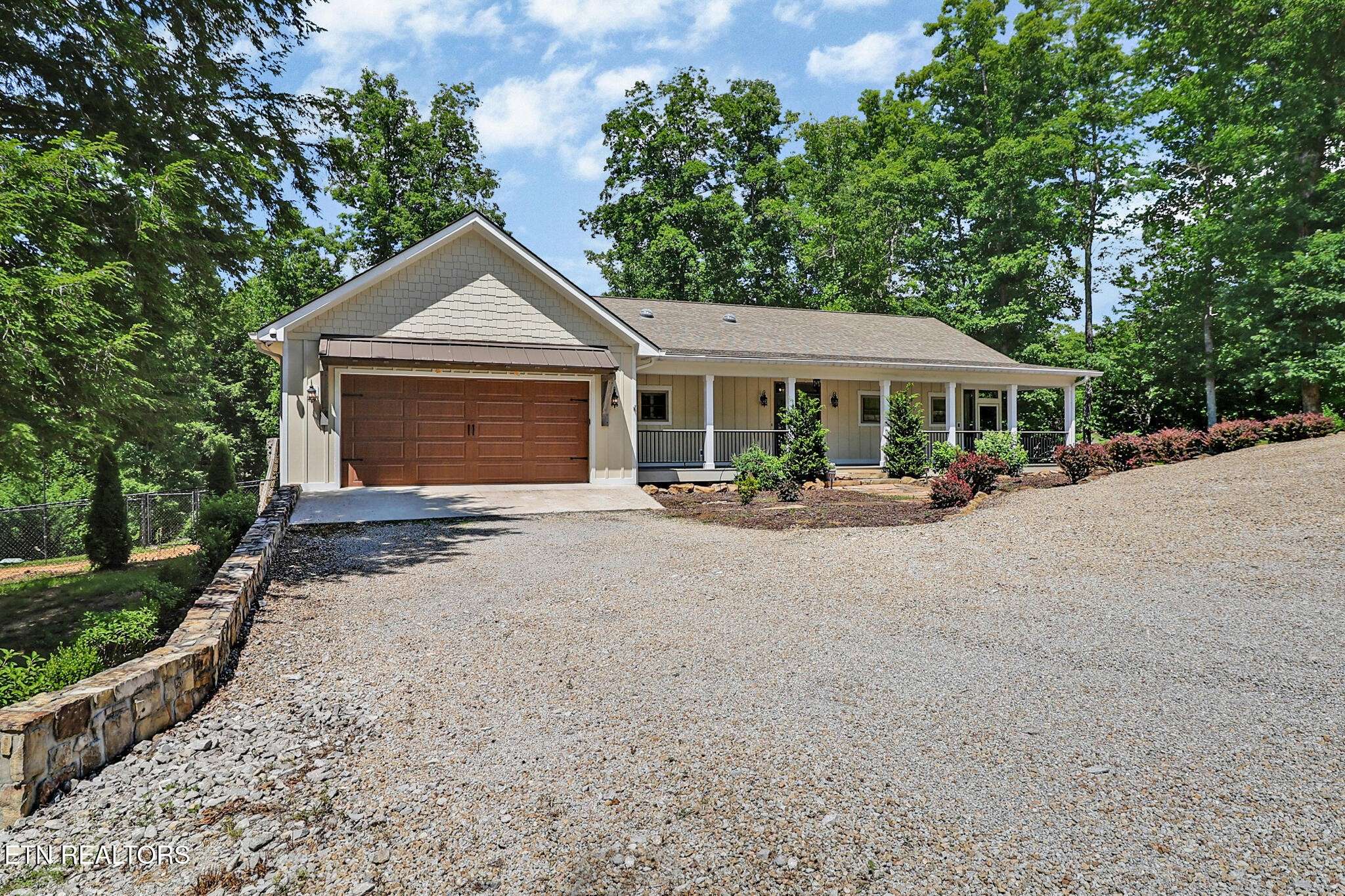 292 Crouch Branch Lane, Allardt, TN 38504