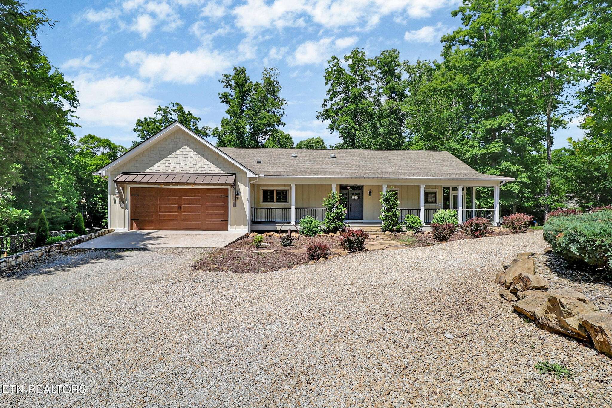 292 Crouch Branch Lane, Allardt, TN 38504