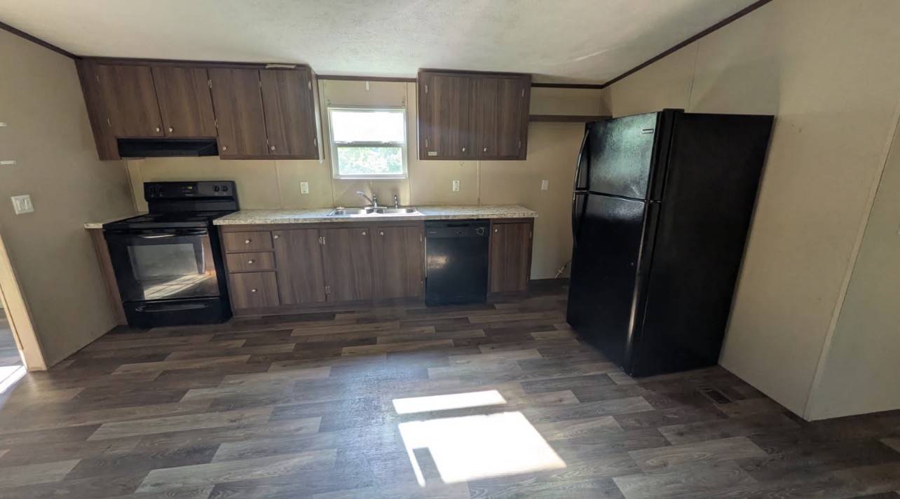 123 Washington Ave, Camden, TN 38320