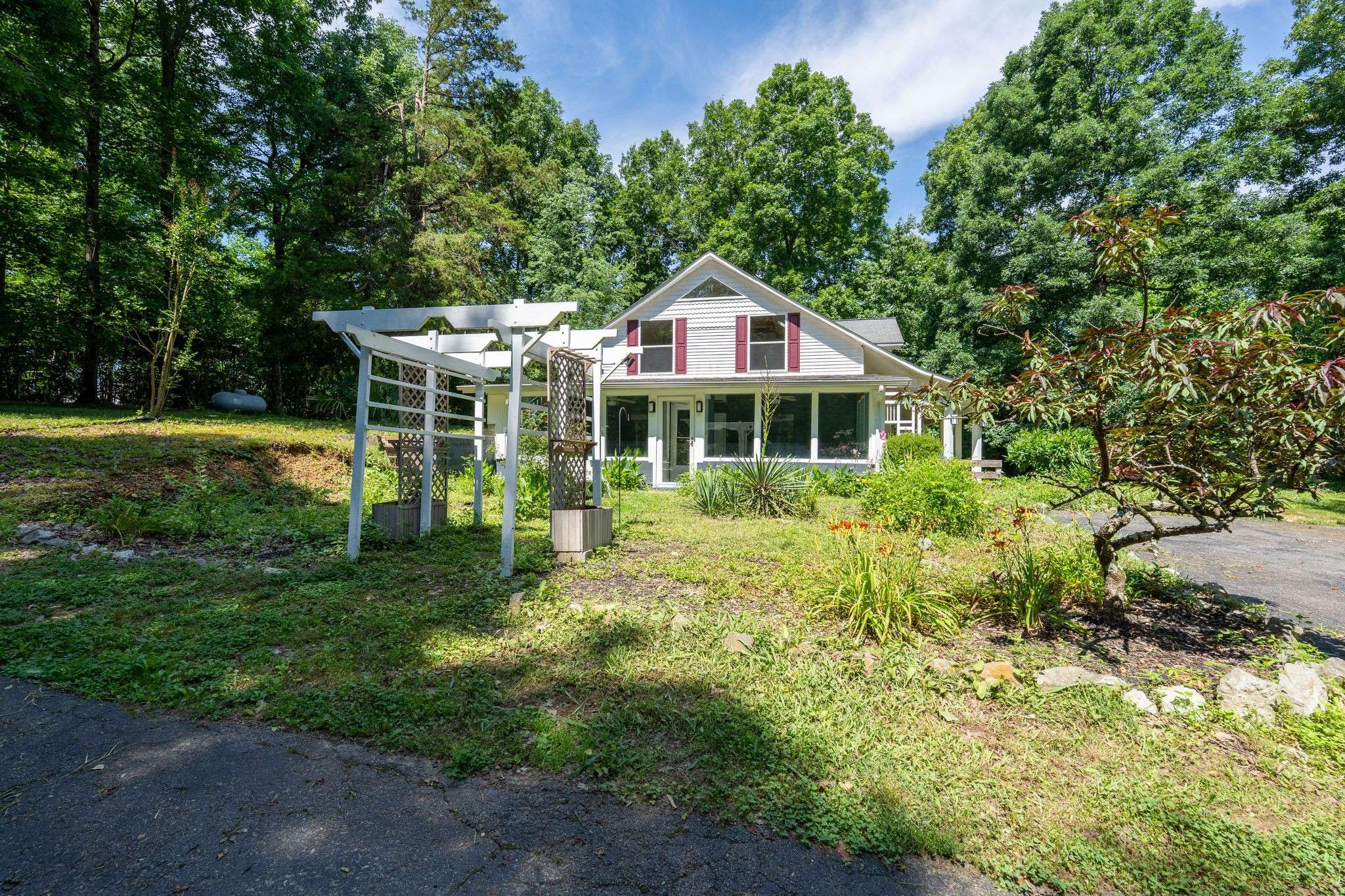 265 Roanoke Creek Rd, Collinwood, TN 38450