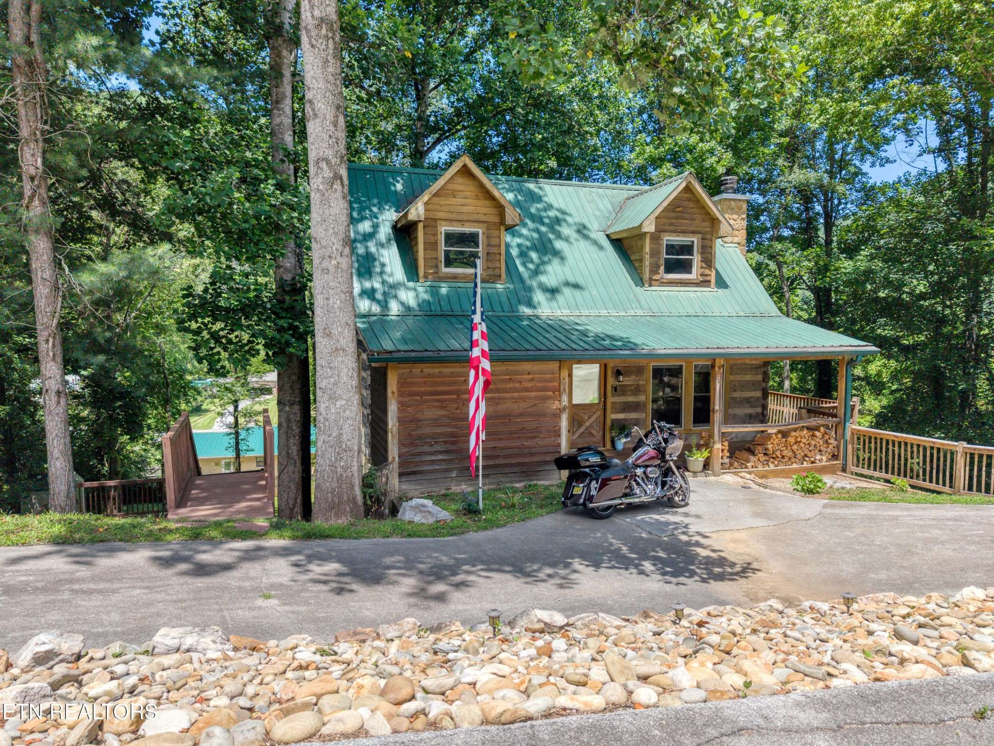 124 E Leatherwood Drive, Walland, TN 37886