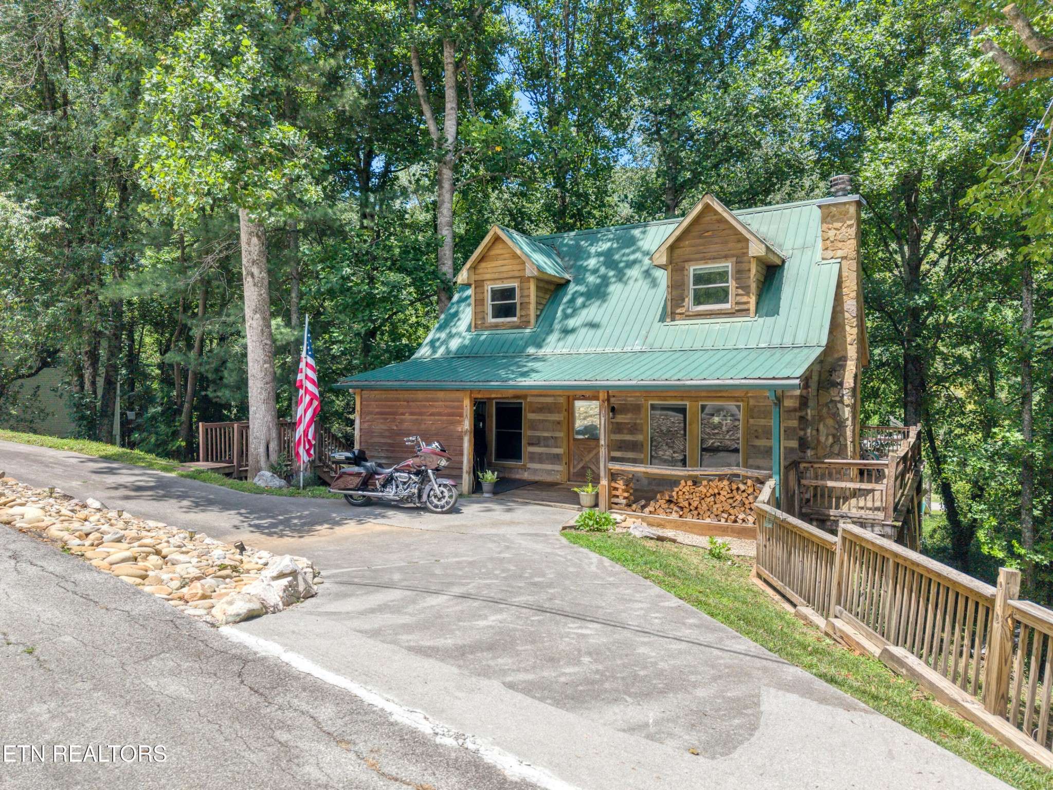 124 E Leatherwood Drive, Walland, TN 37886