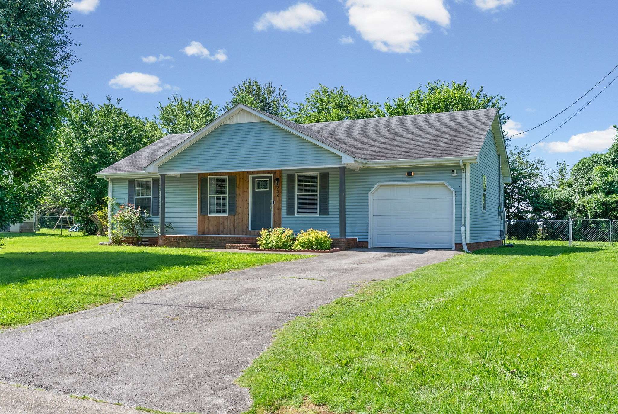 932 Linda Dr, Oak Grove, KY 42262