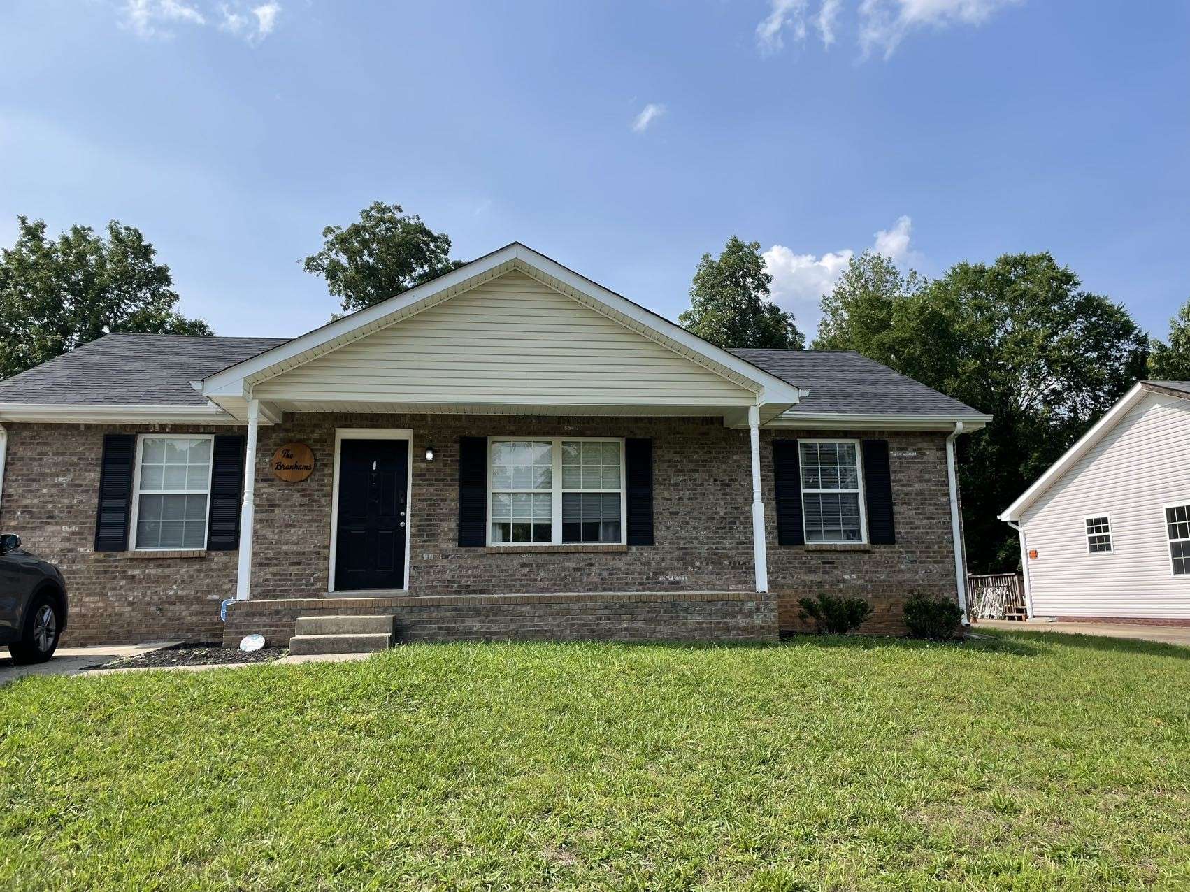 611 Woodhaven Dr, Clarksville, TN 37042