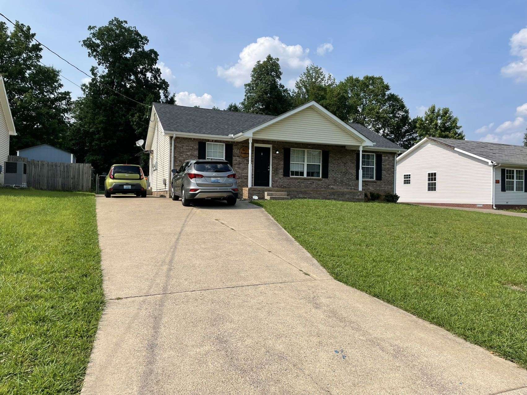 611 Woodhaven Dr, Clarksville, TN 37042