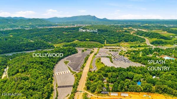 2106 Hickory Manor Rd, Sevierville, TN 37862