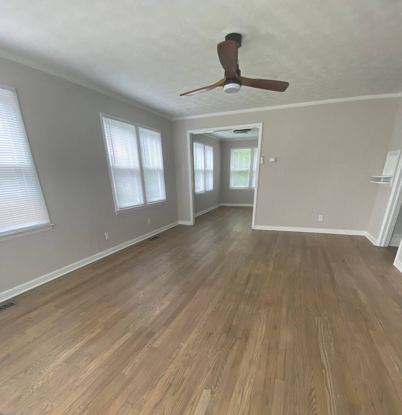 413 N Charlotte St, Dickson, TN 37055