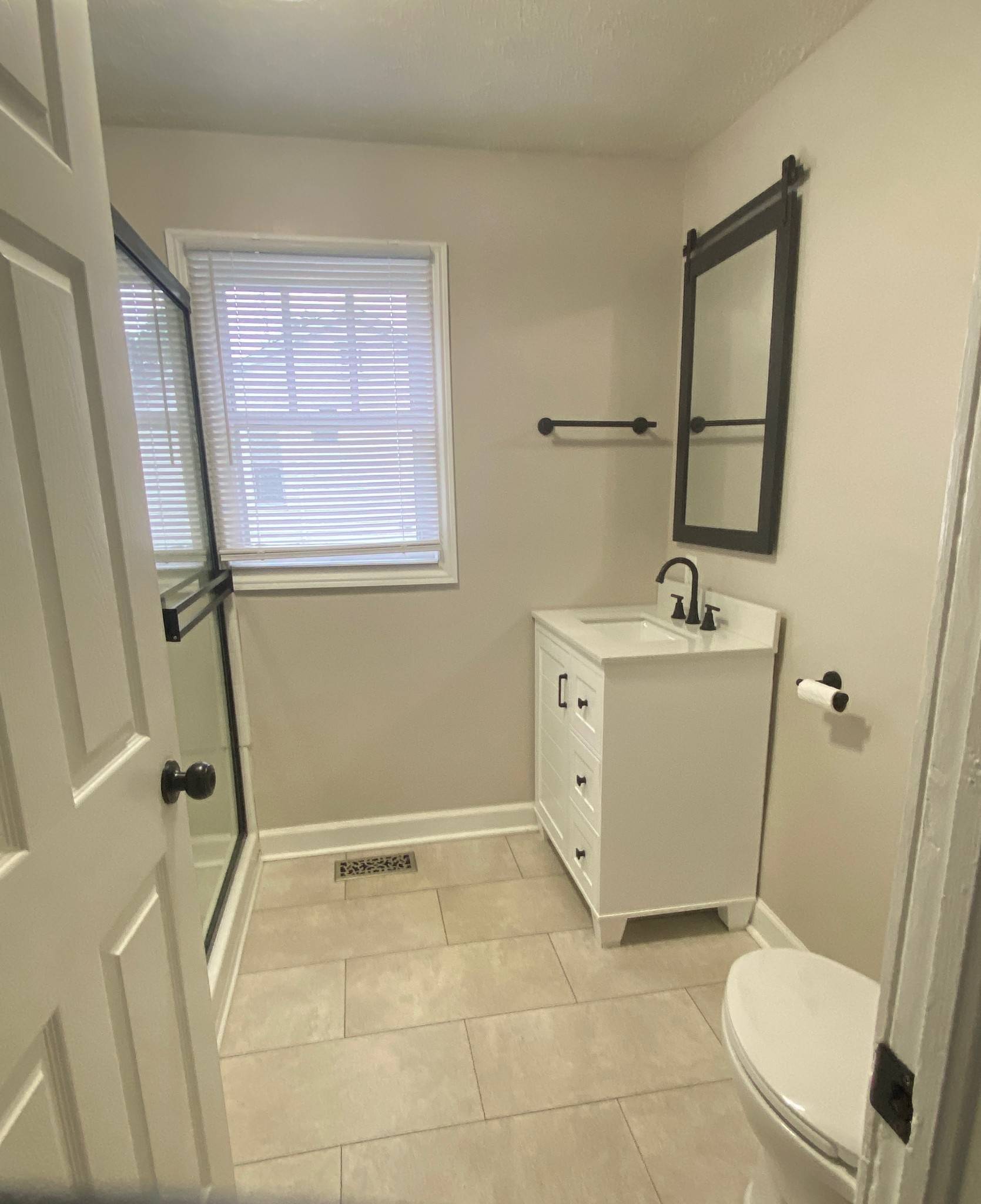 413 N Charlotte St, Dickson, TN 37055