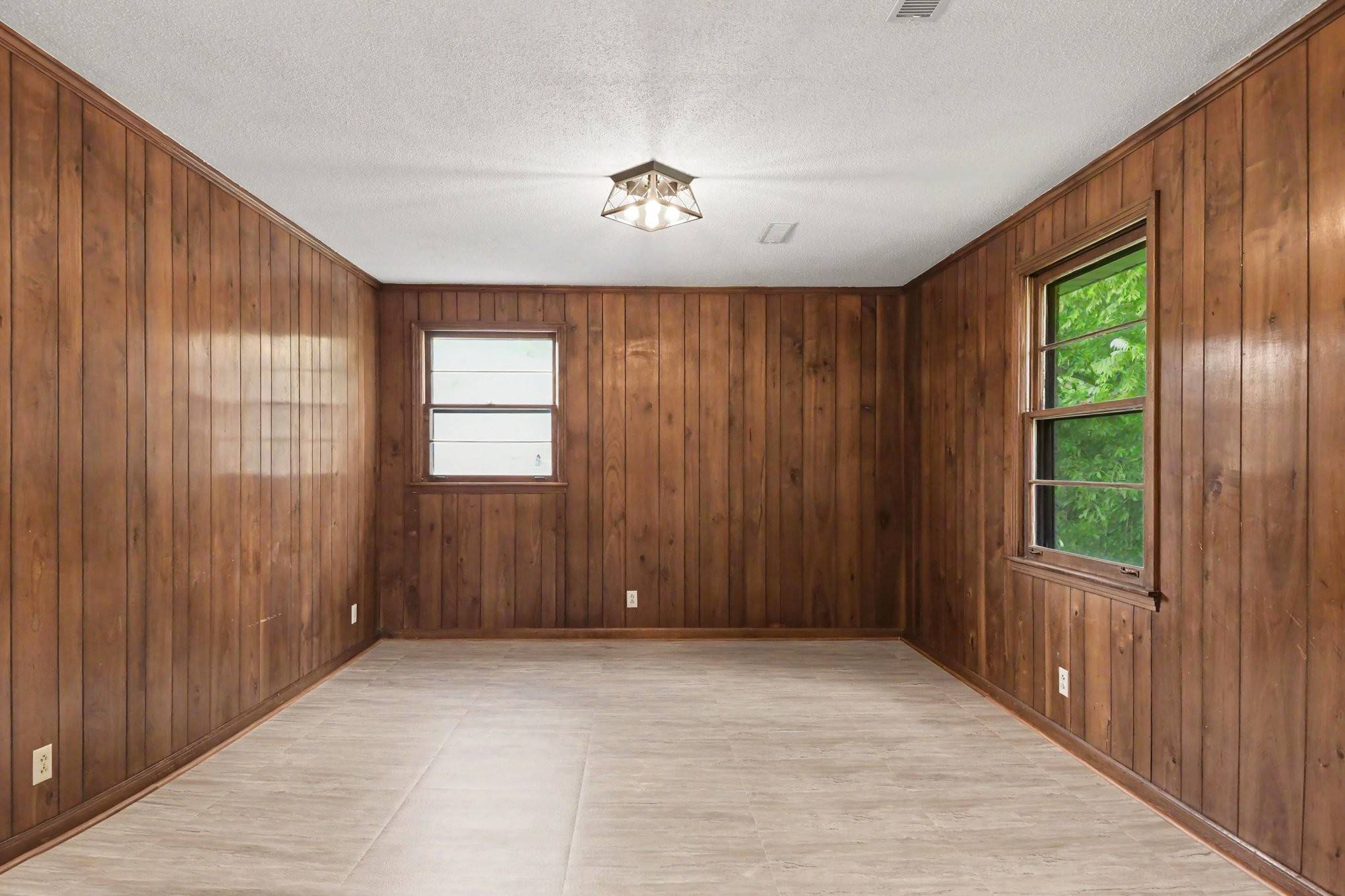453 Gary Hills Dr, Clarksville, TN 37043