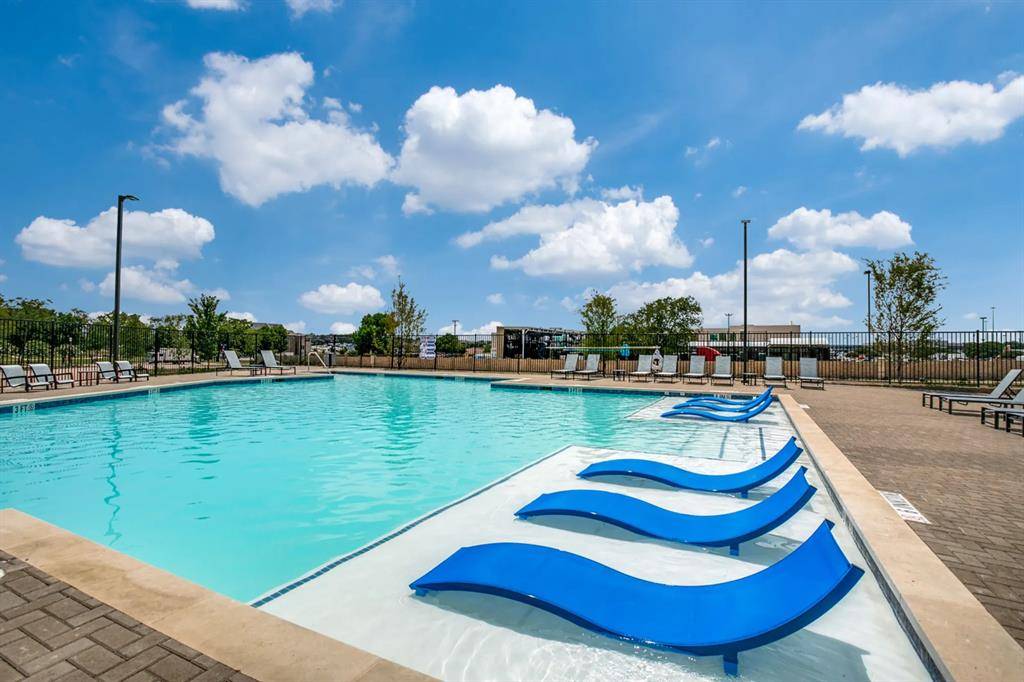 935 Ponds Edge Lane, Euless, TX 76040