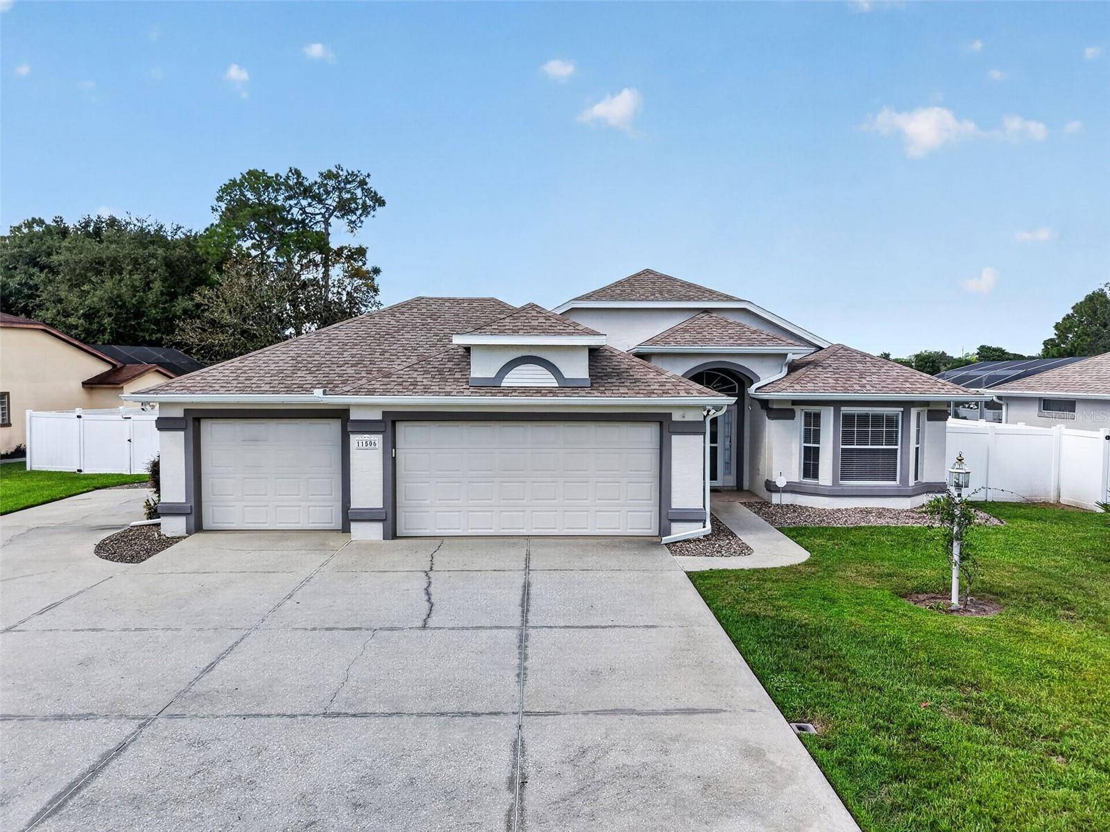 11506 LAKE DR, Leesburg, FL 34788