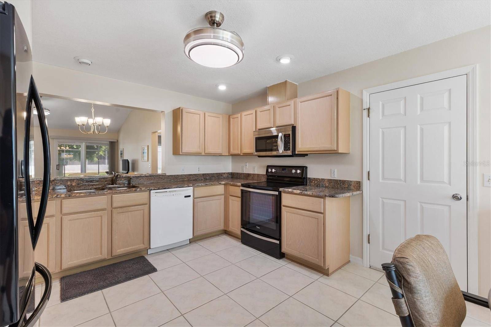 915 VENTURA DR, Lady Lake, FL 32159