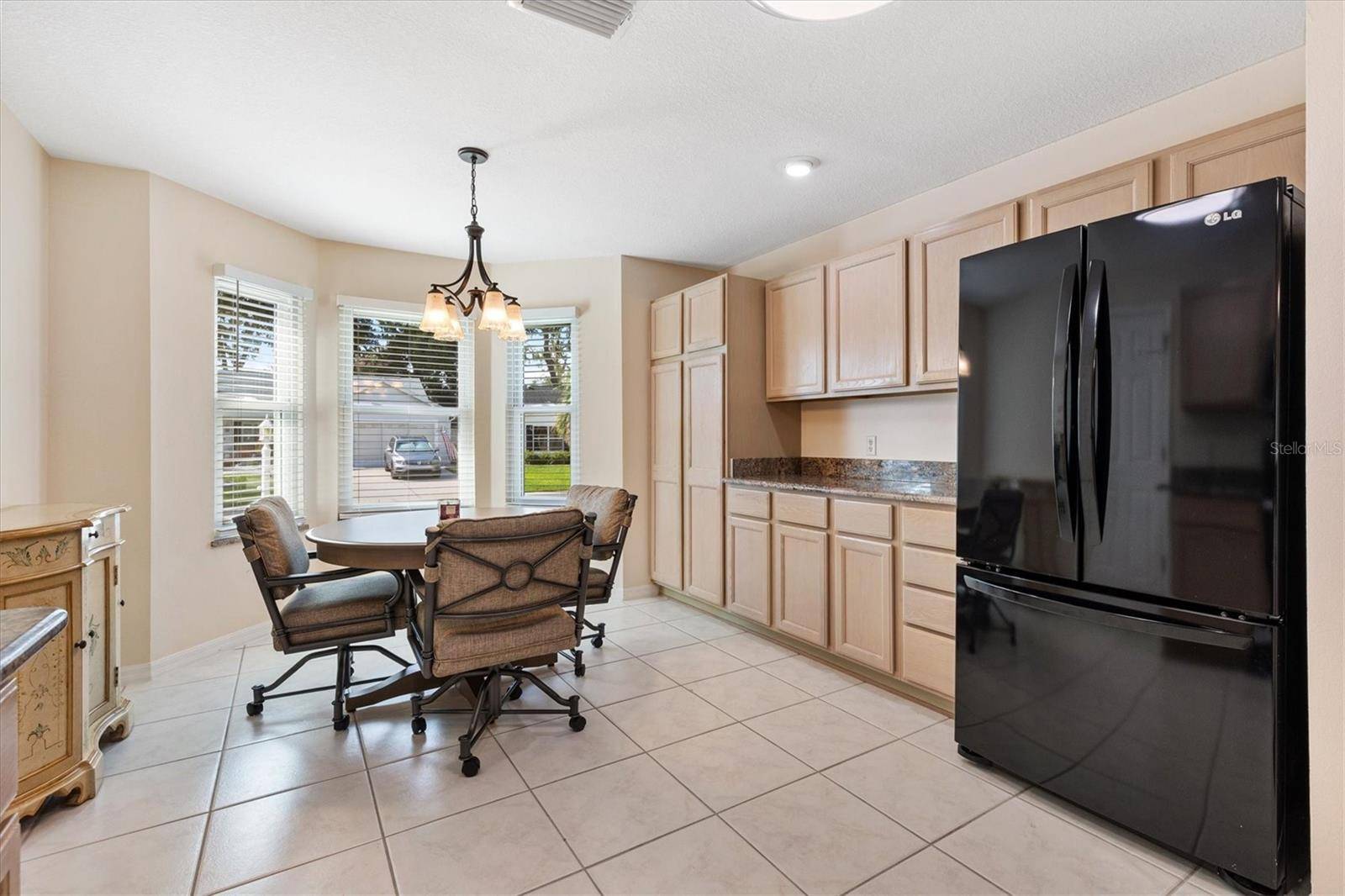 915 VENTURA DR, Lady Lake, FL 32159