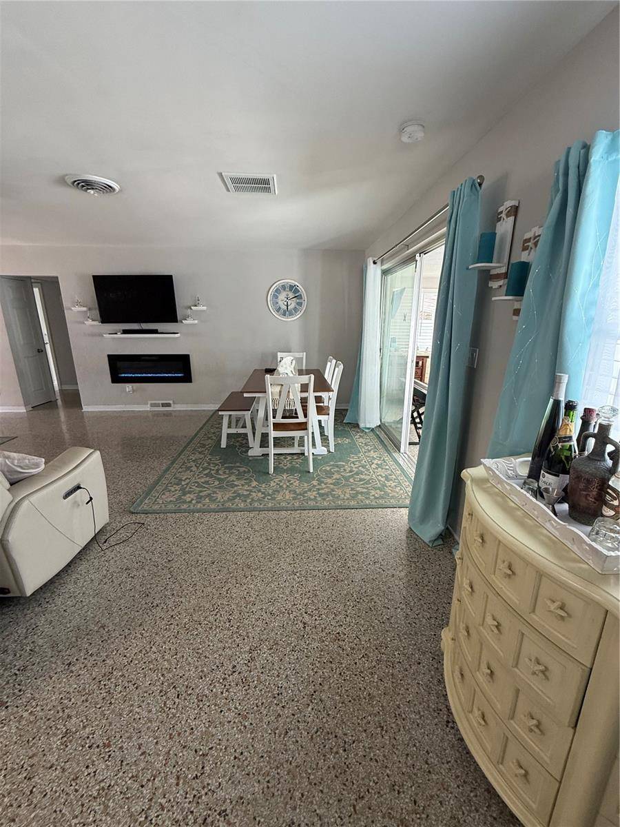 52 45TH AVE, St Pete Beach, FL 33706