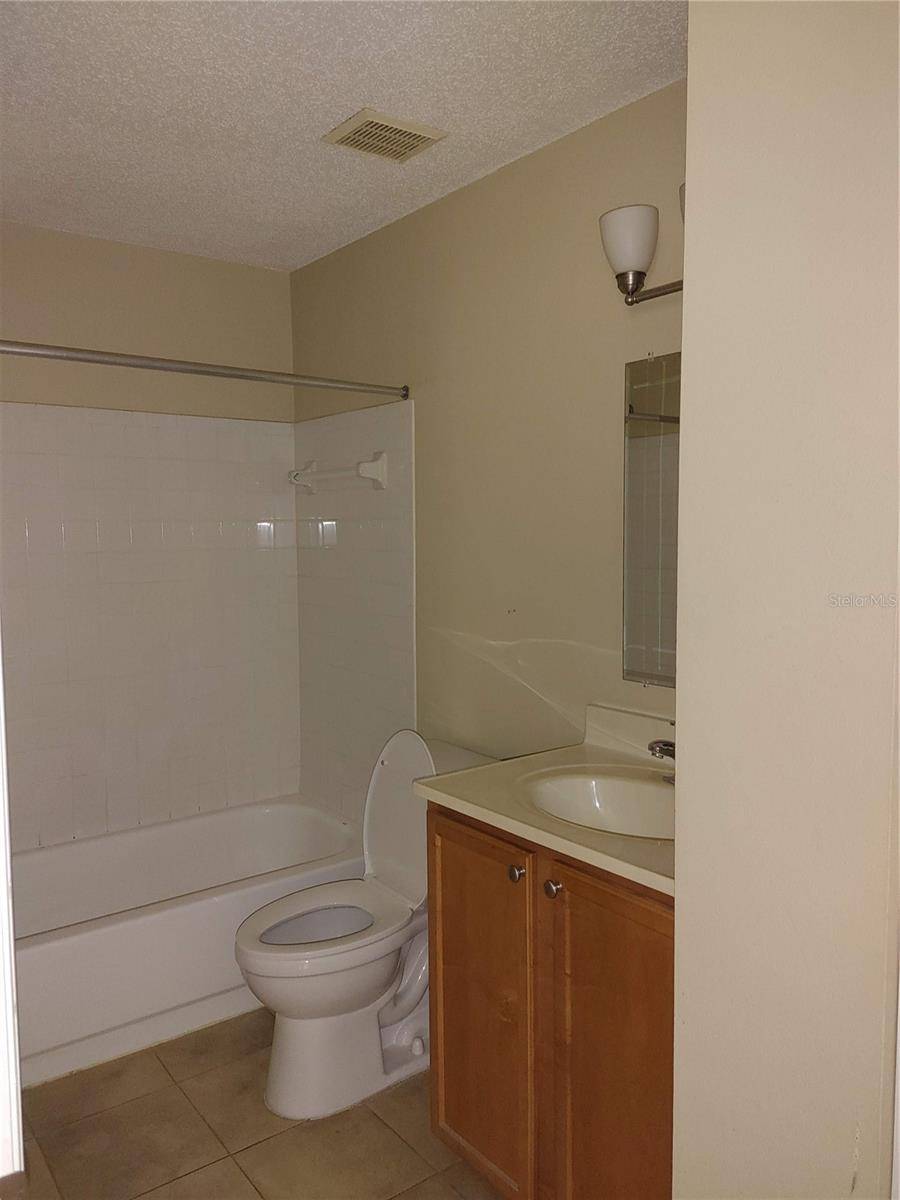 215 LAKE BROOK CIR #201, Brandon, FL 33511