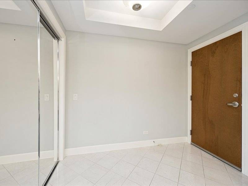 10 E Burlington ST #2J, Riverside, IL 60546