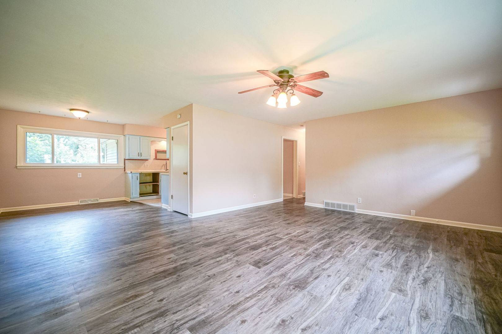 507 W 1st ST, Mount Morris, IL 61054